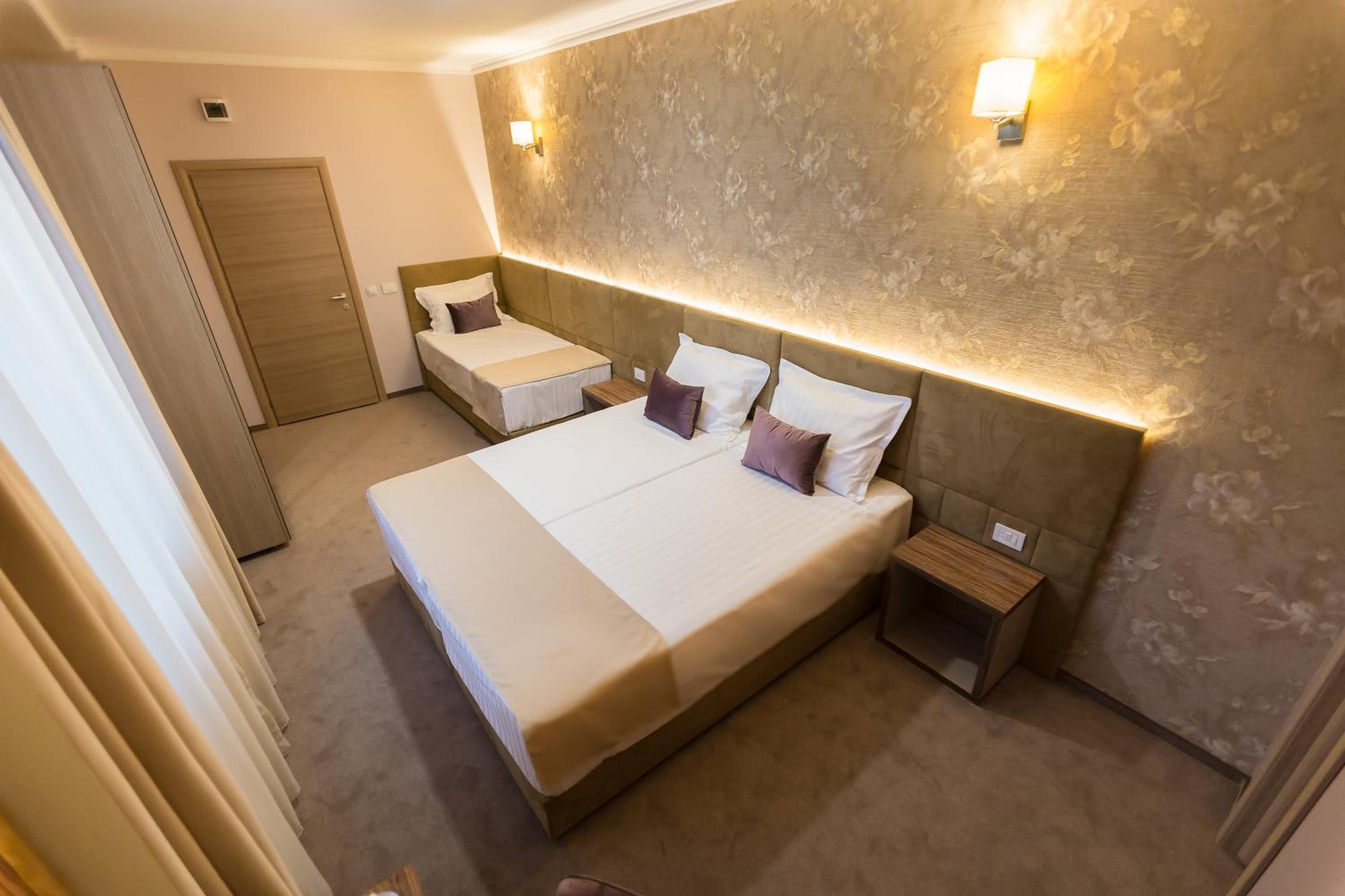 Premium Triple Room - Photo 3