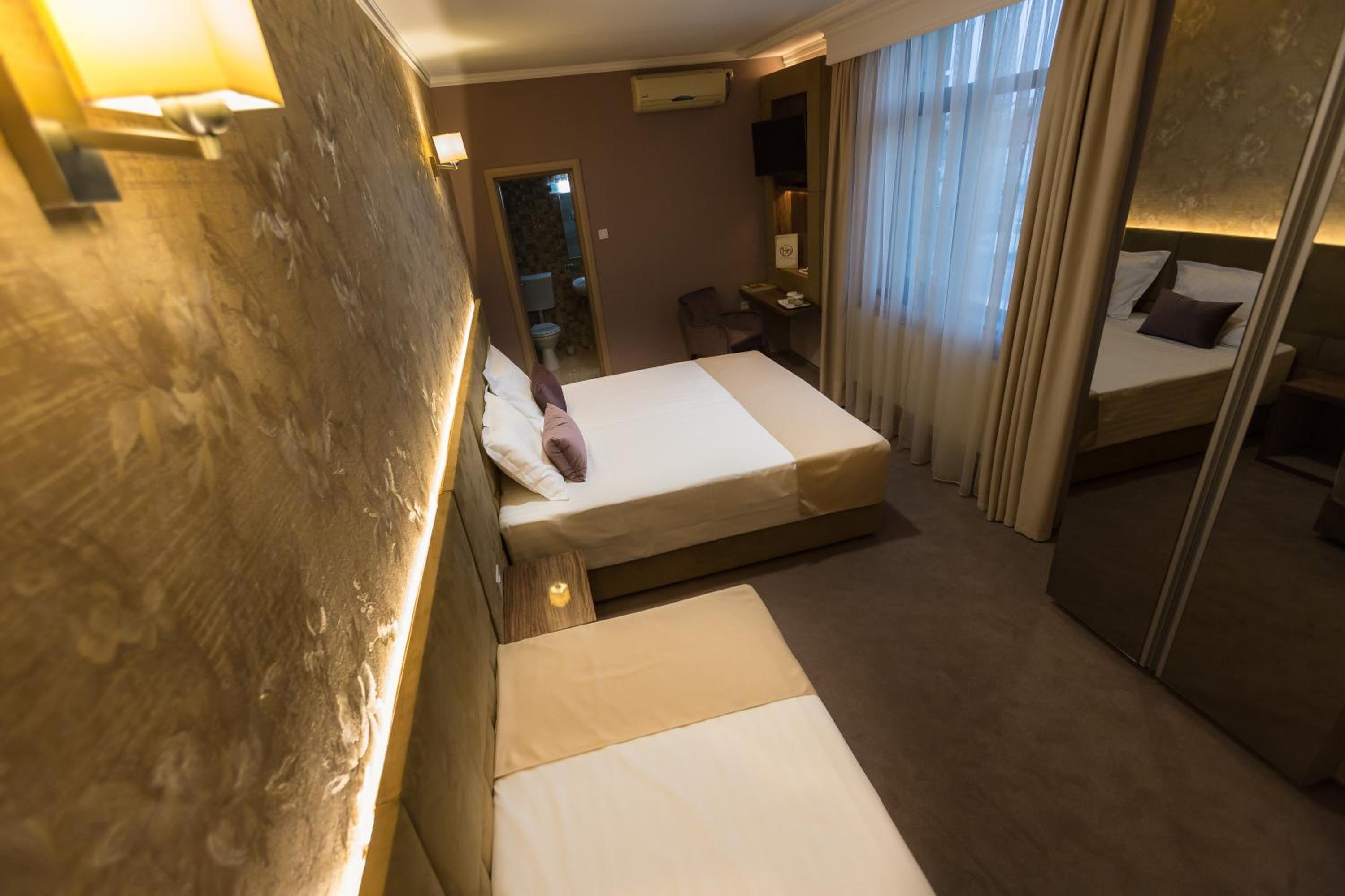 Premium Triple Room - Photo 5