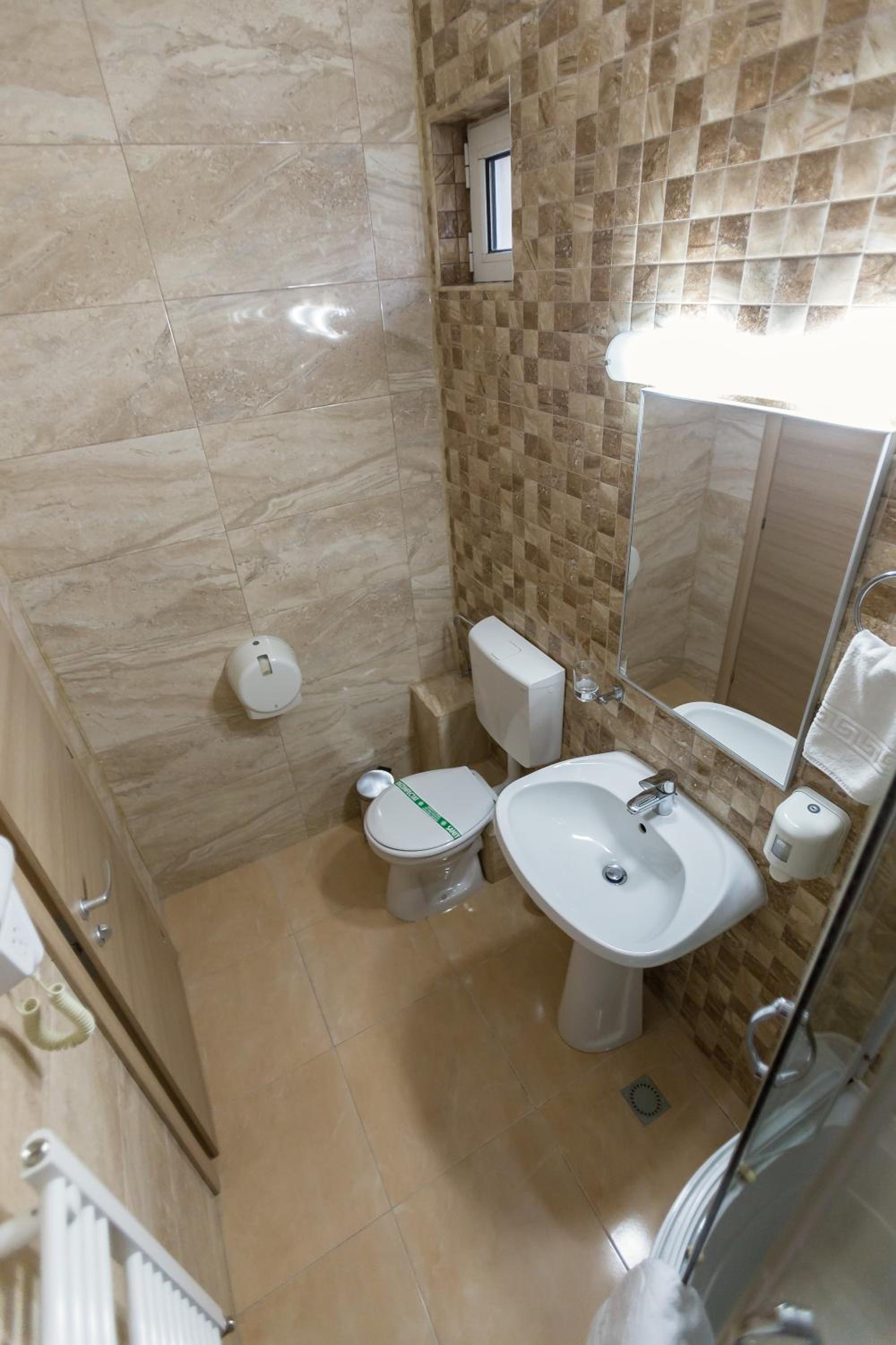 Premium Triple Room - Photo 6