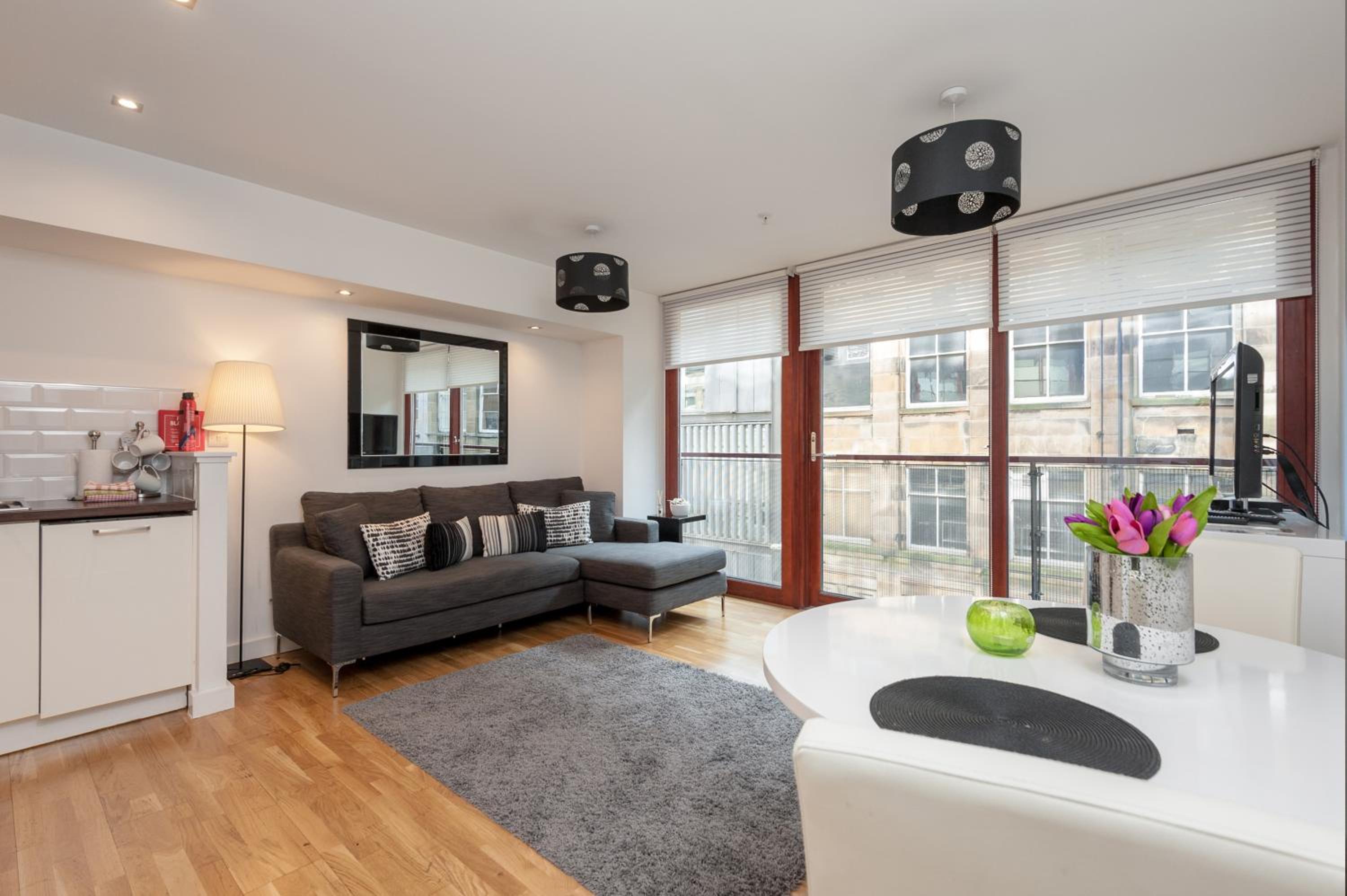 One-Bedroom Apartment - 45 Mitchell Street, Glasgow, G1 3LN photo 2