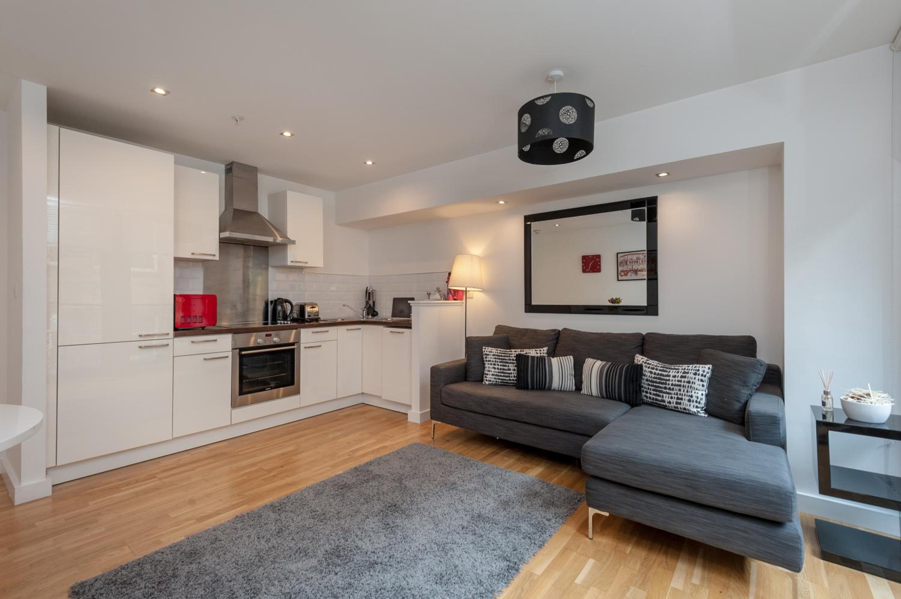 One-Bedroom Apartment - 45 Mitchell Street, Glasgow, G1 3LN photo 3