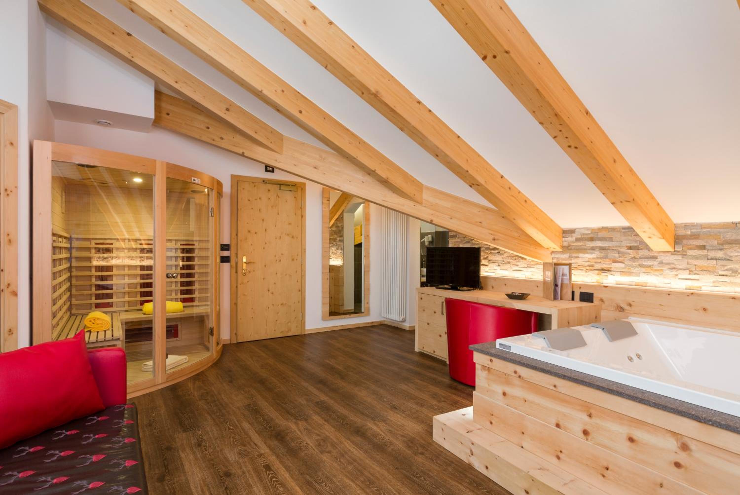 Superior Suite - Photo 7