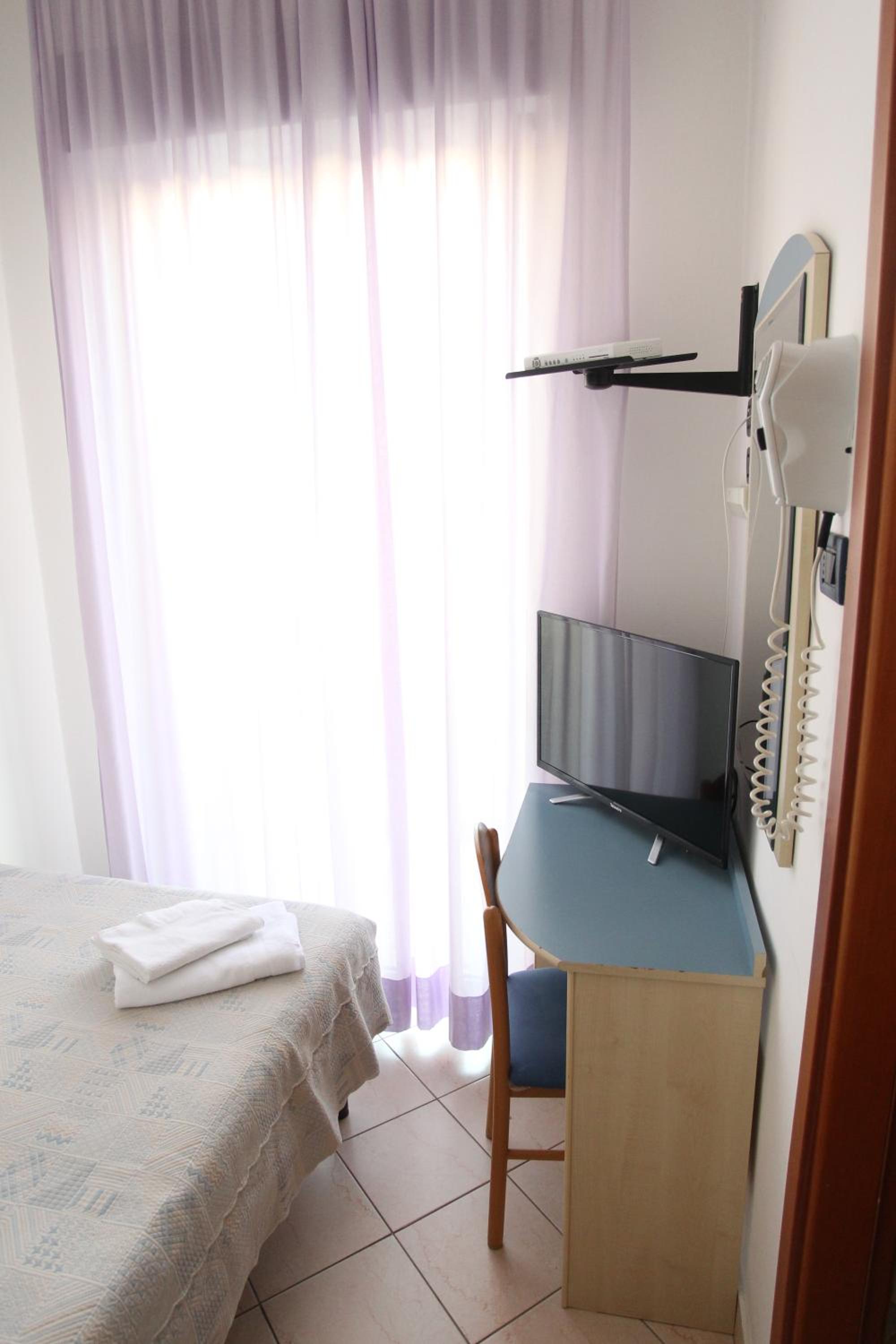Small Single Room photo 1