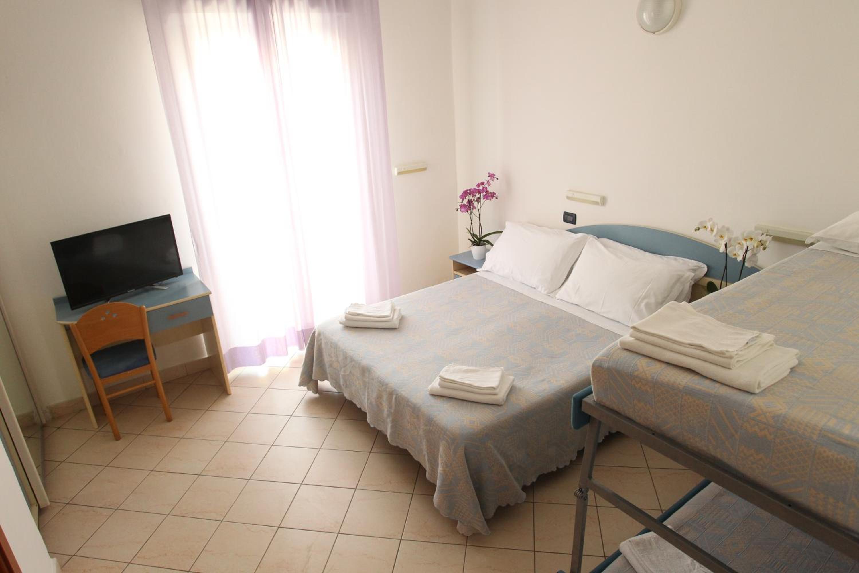 Family Room with Balcony with Beach Access photo 2