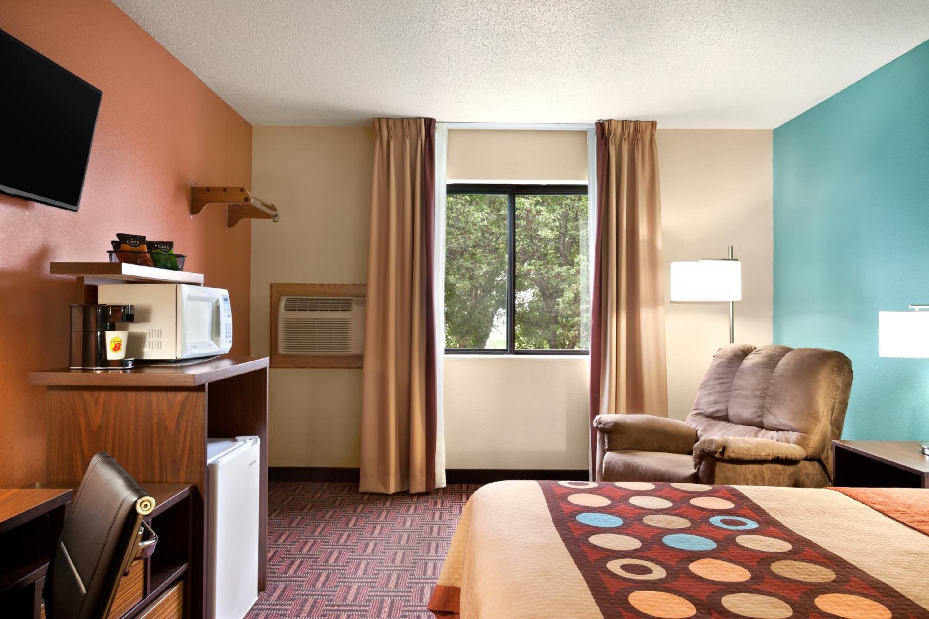 King Room - Non-Smoking - Photo 1