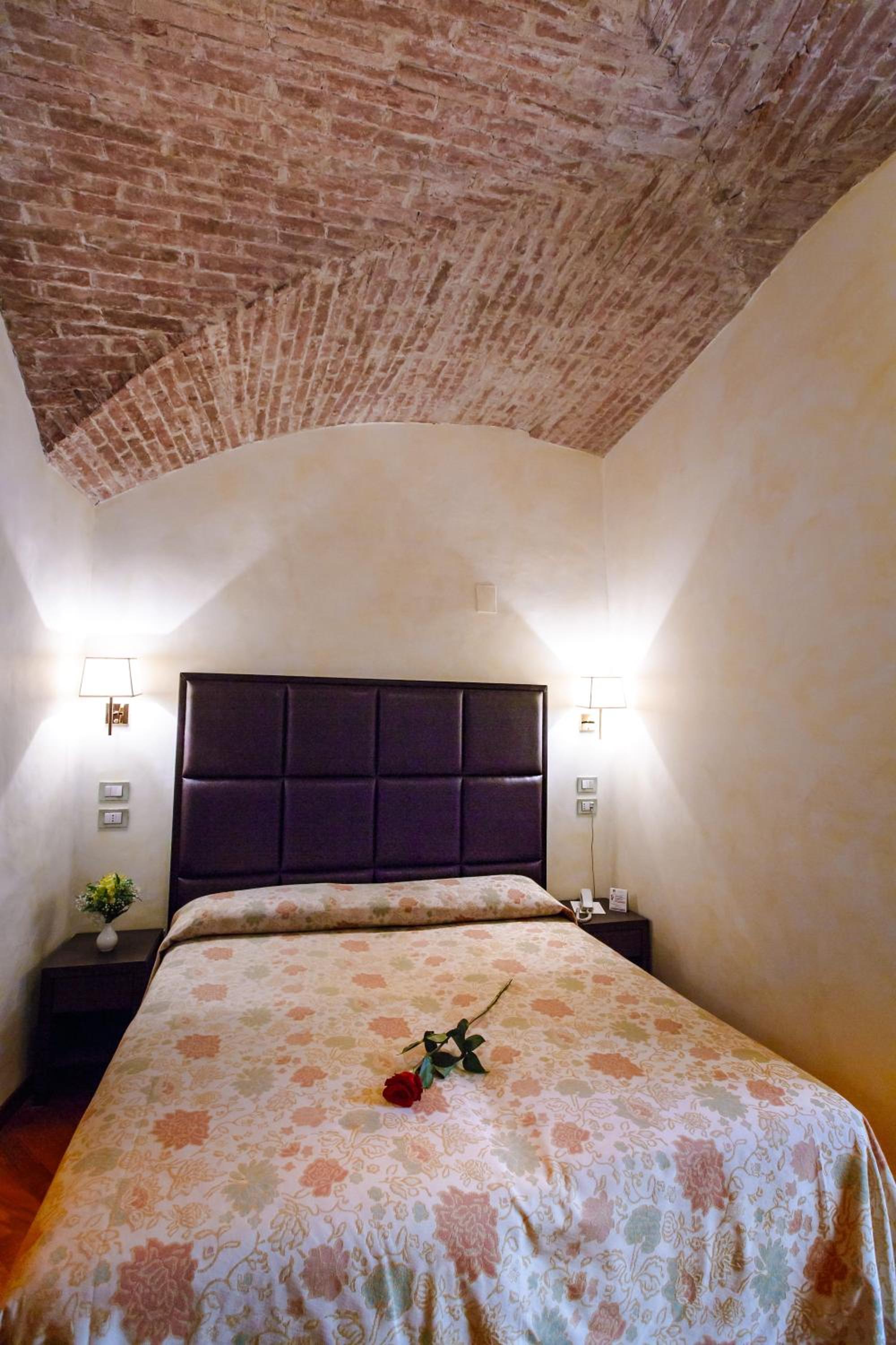 Economy Double Room - Photo 6