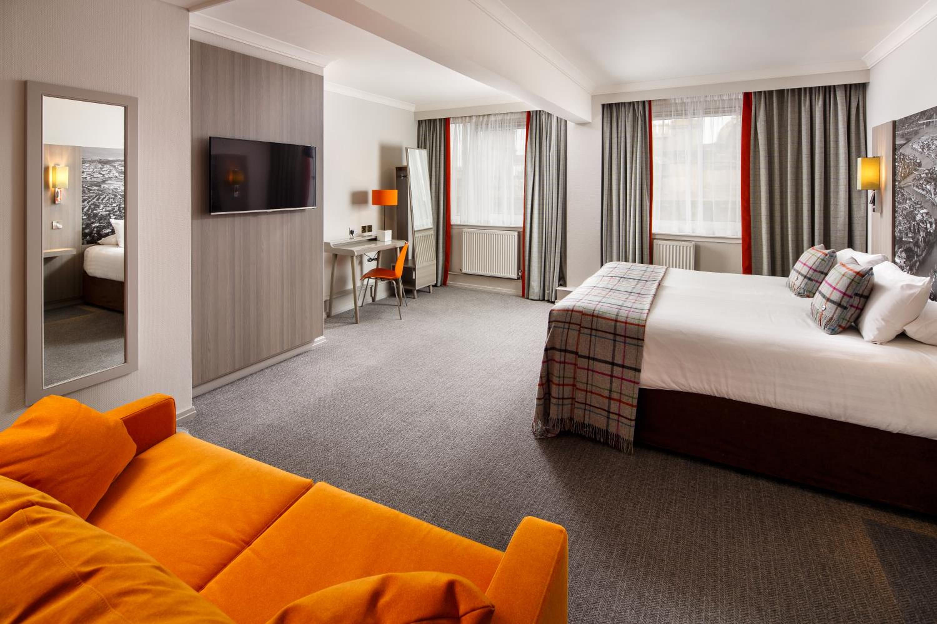 Privilege Double Room with Riverside or Old Town View - Photo 1