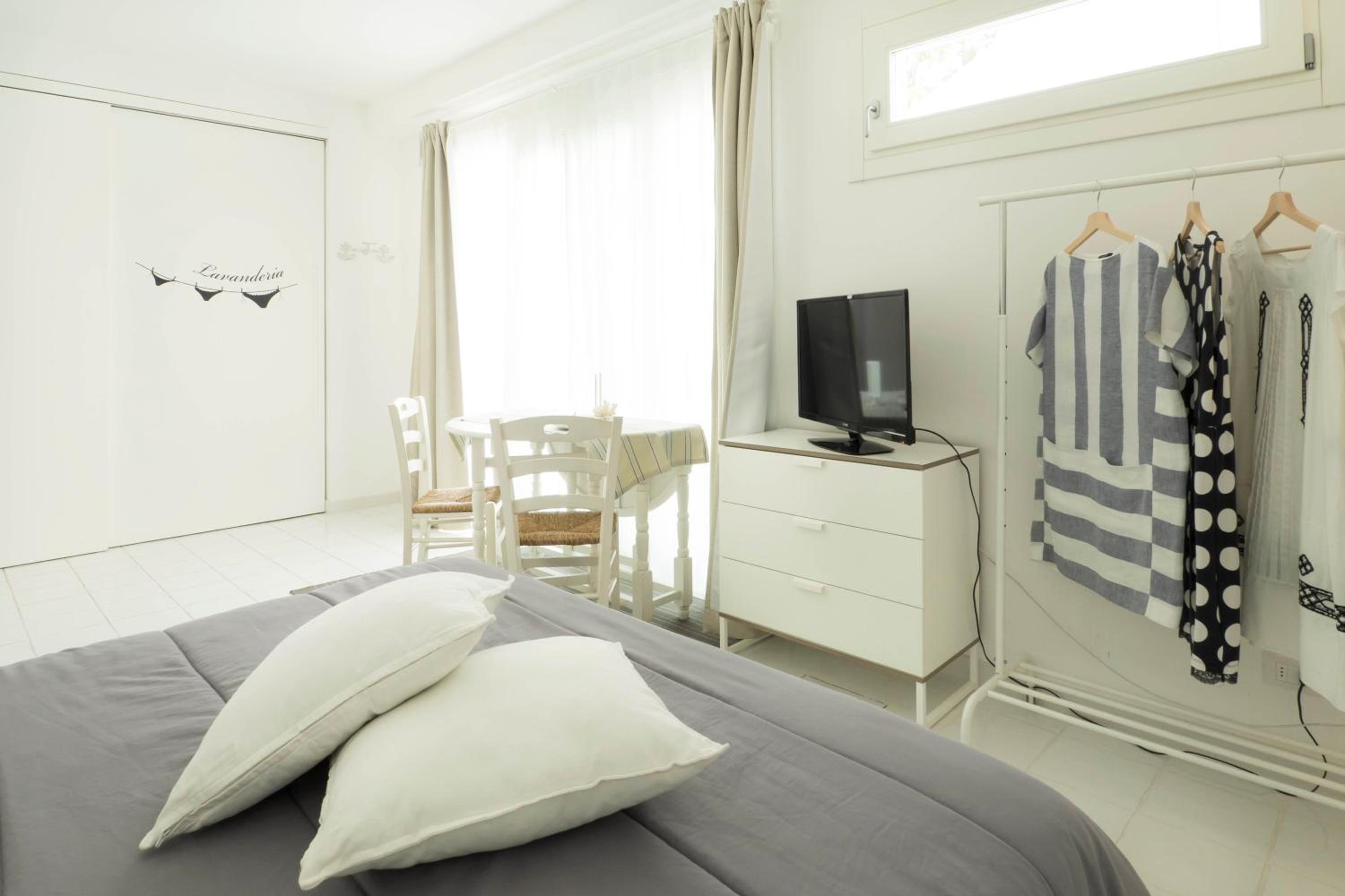 Studio Apartment photo 2