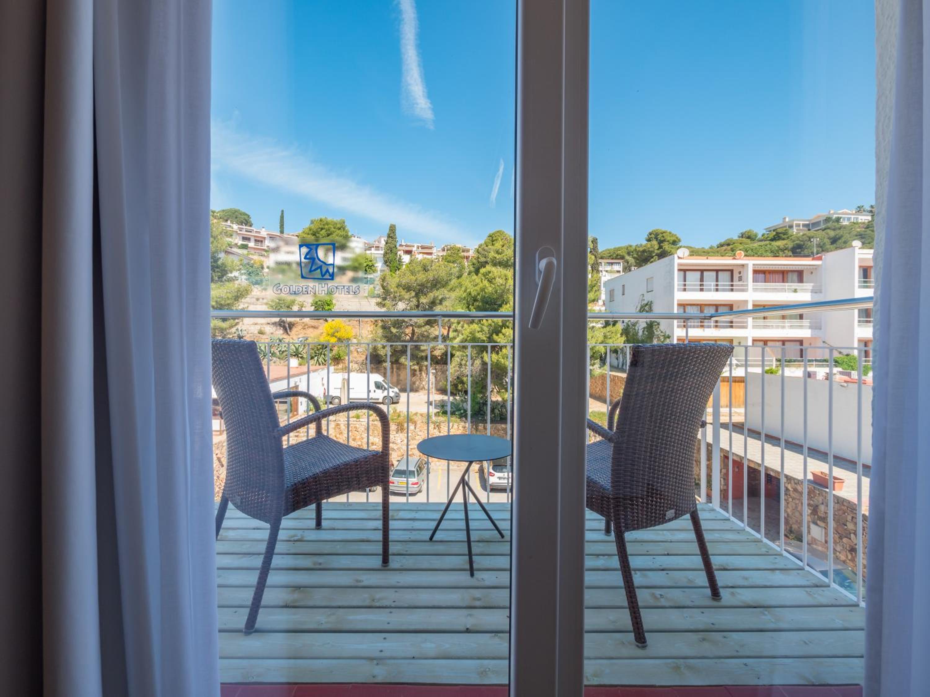 Premium Double Room with Balcony photo 3
