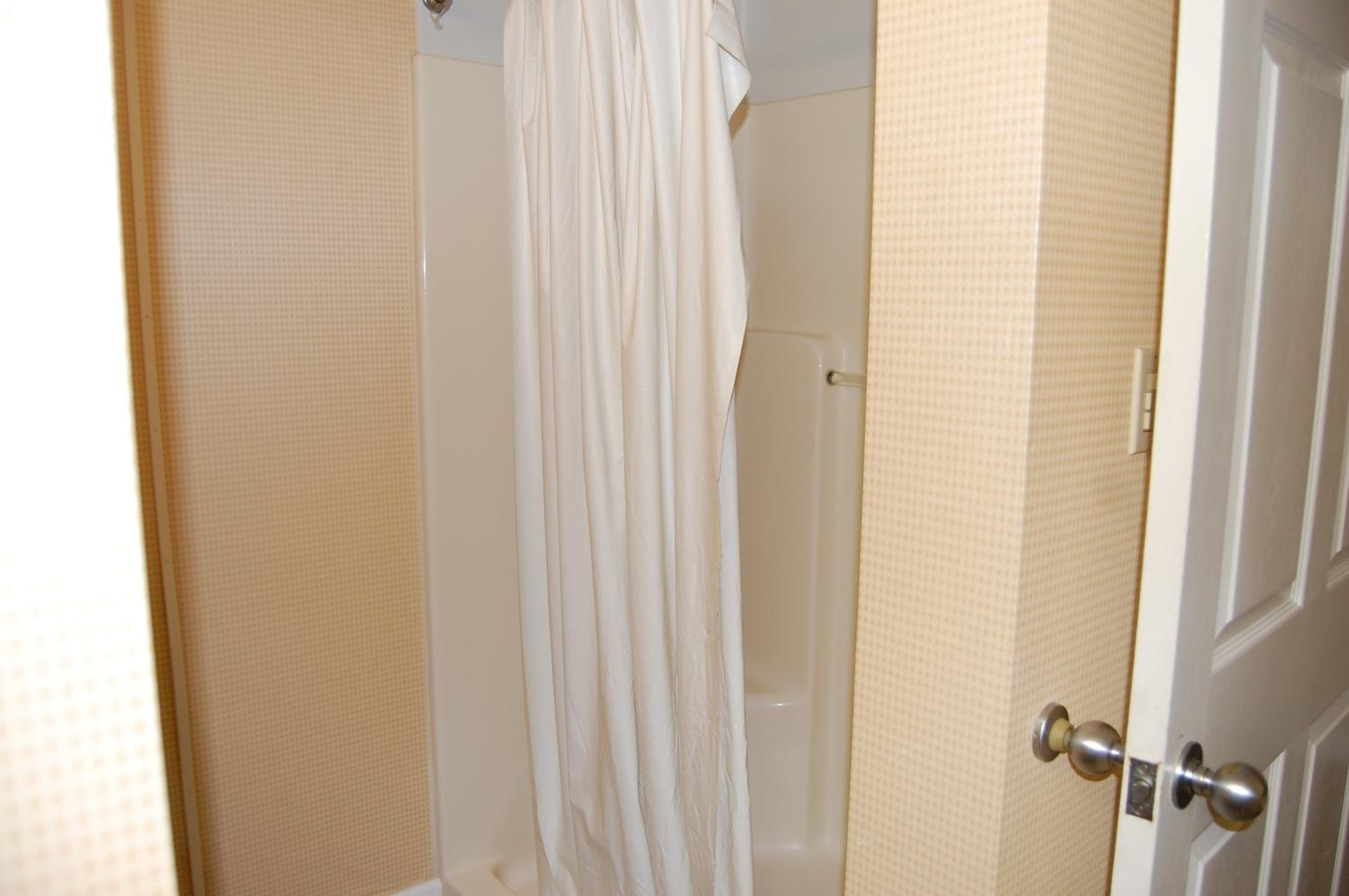 Suite with Two Queen Beds, Fireplace and Spa Bath - Photo 5
