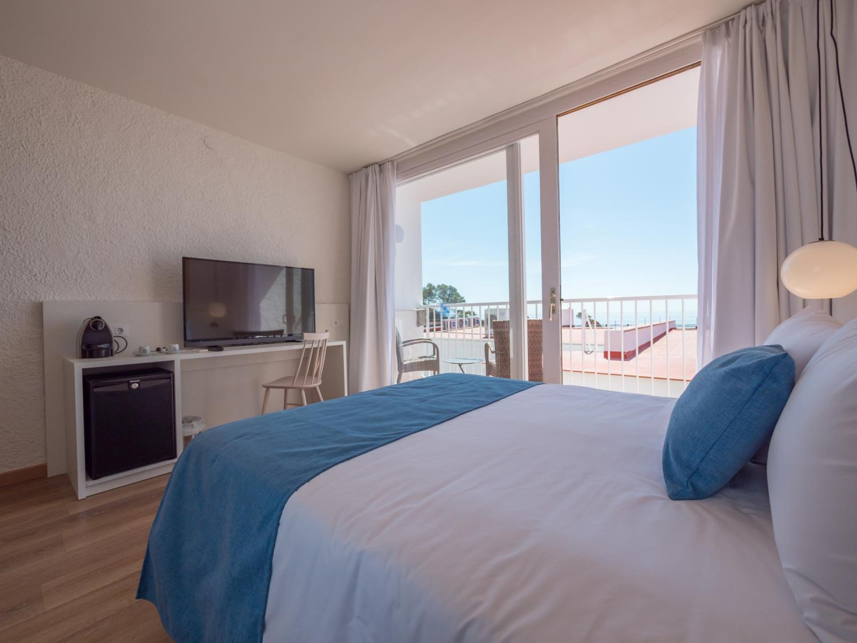 Premium Double Room with Partial Sea View photo 2