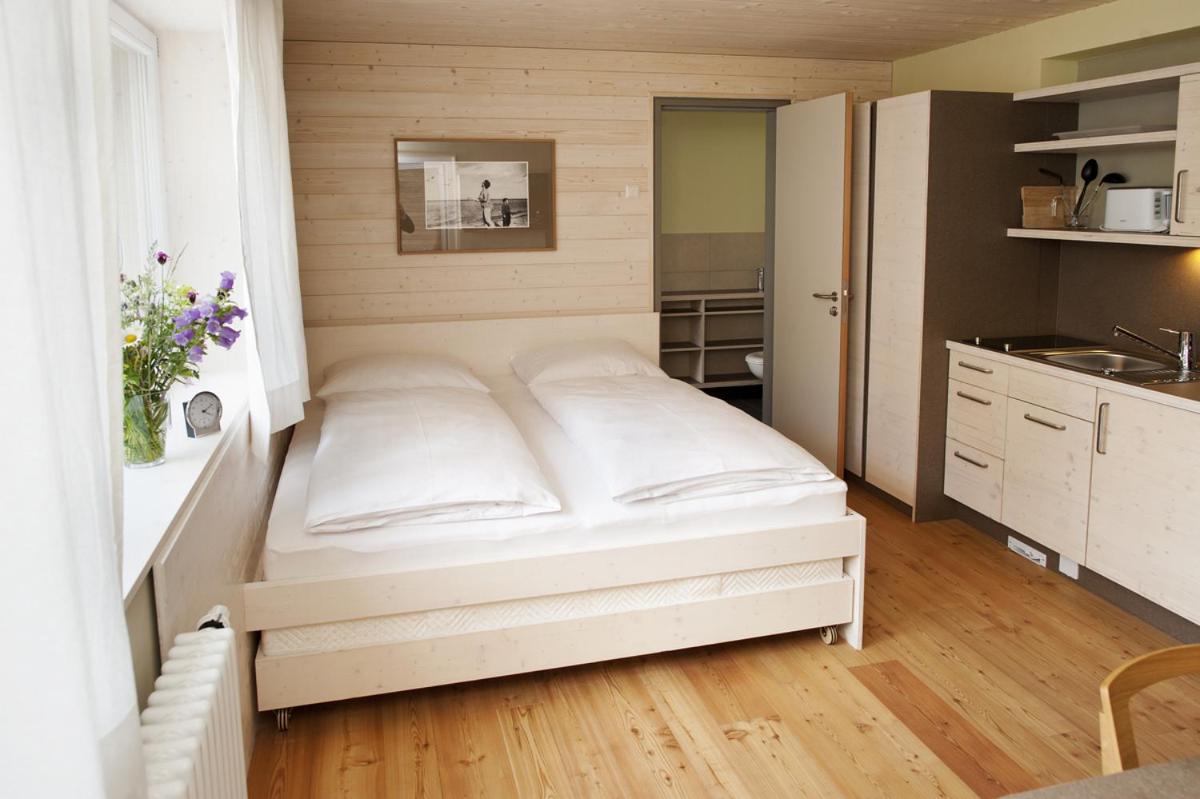 Small Apartment (2-3 Adults)