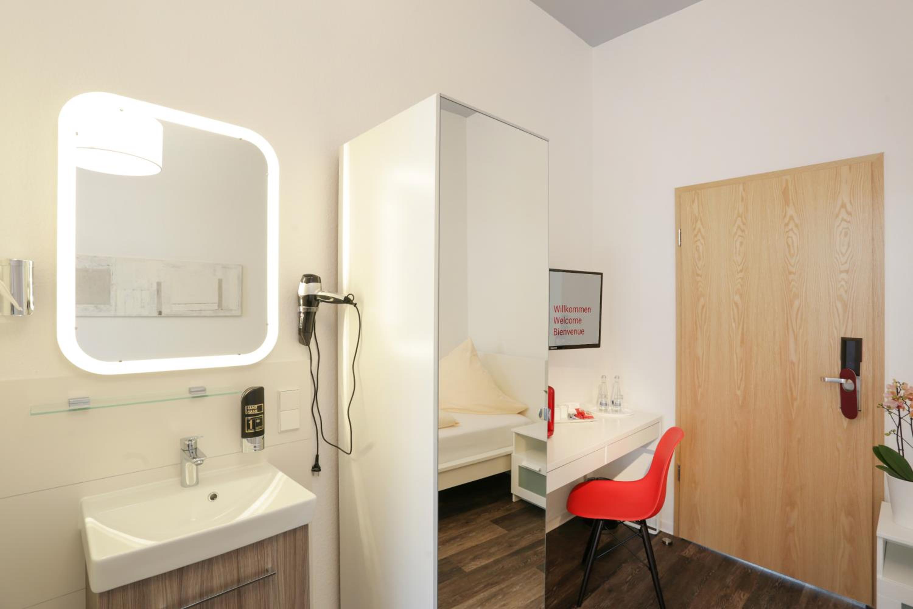 Single Room photo 3