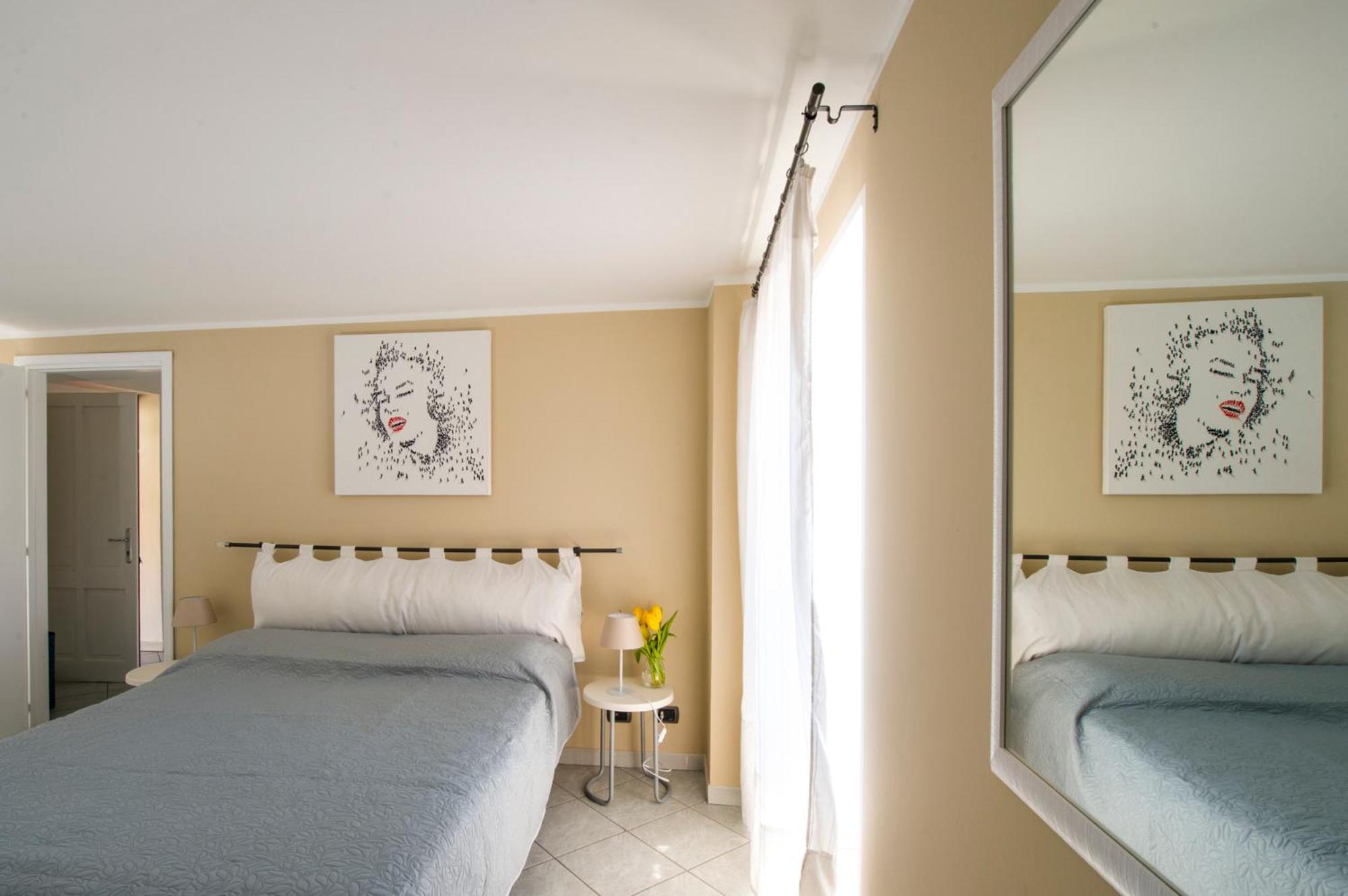 Apartment with Terrace - Photo 13