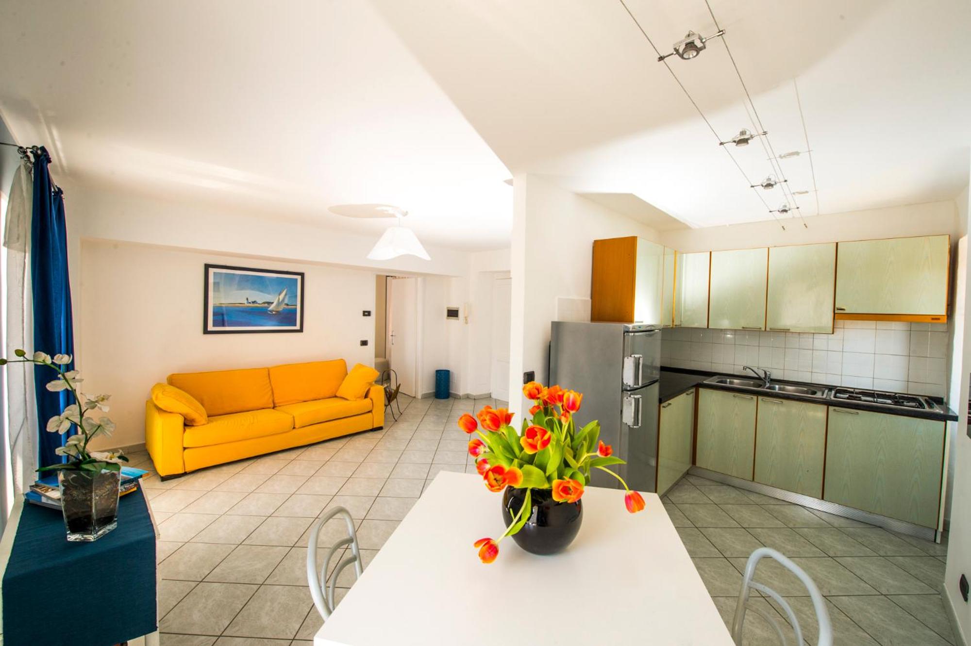 Apartment with Terrace - Photo 15
