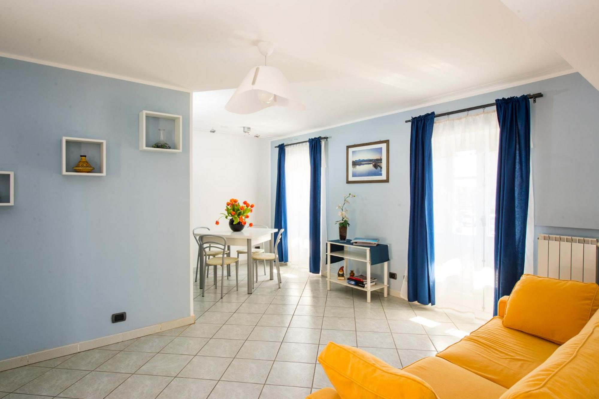 Apartment with Terrace - Photo 2