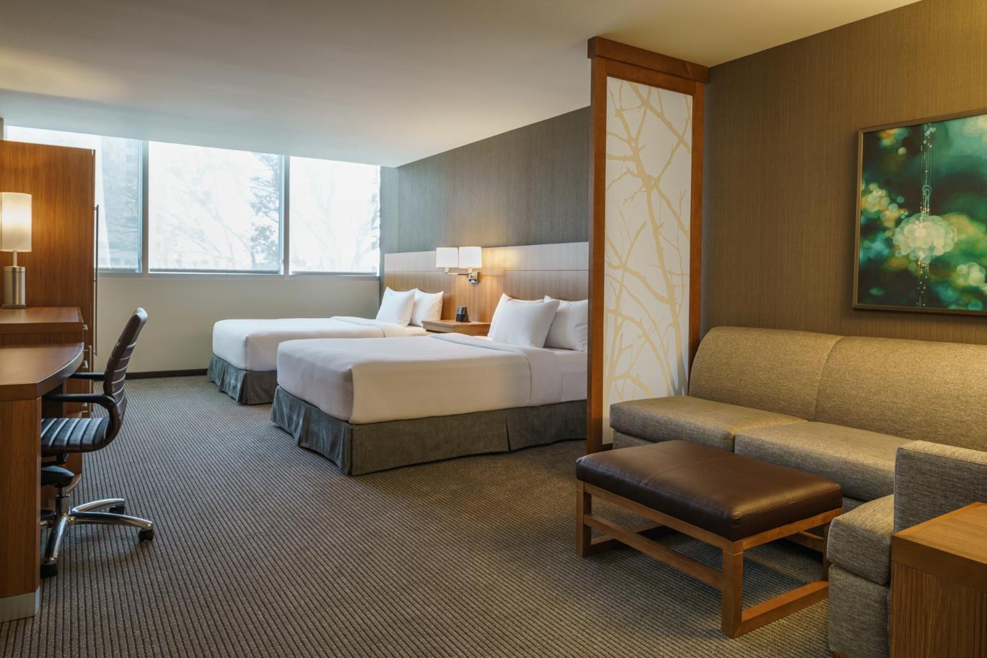 Queen Room with Two Queen Beds and Sofa Bed photo 3