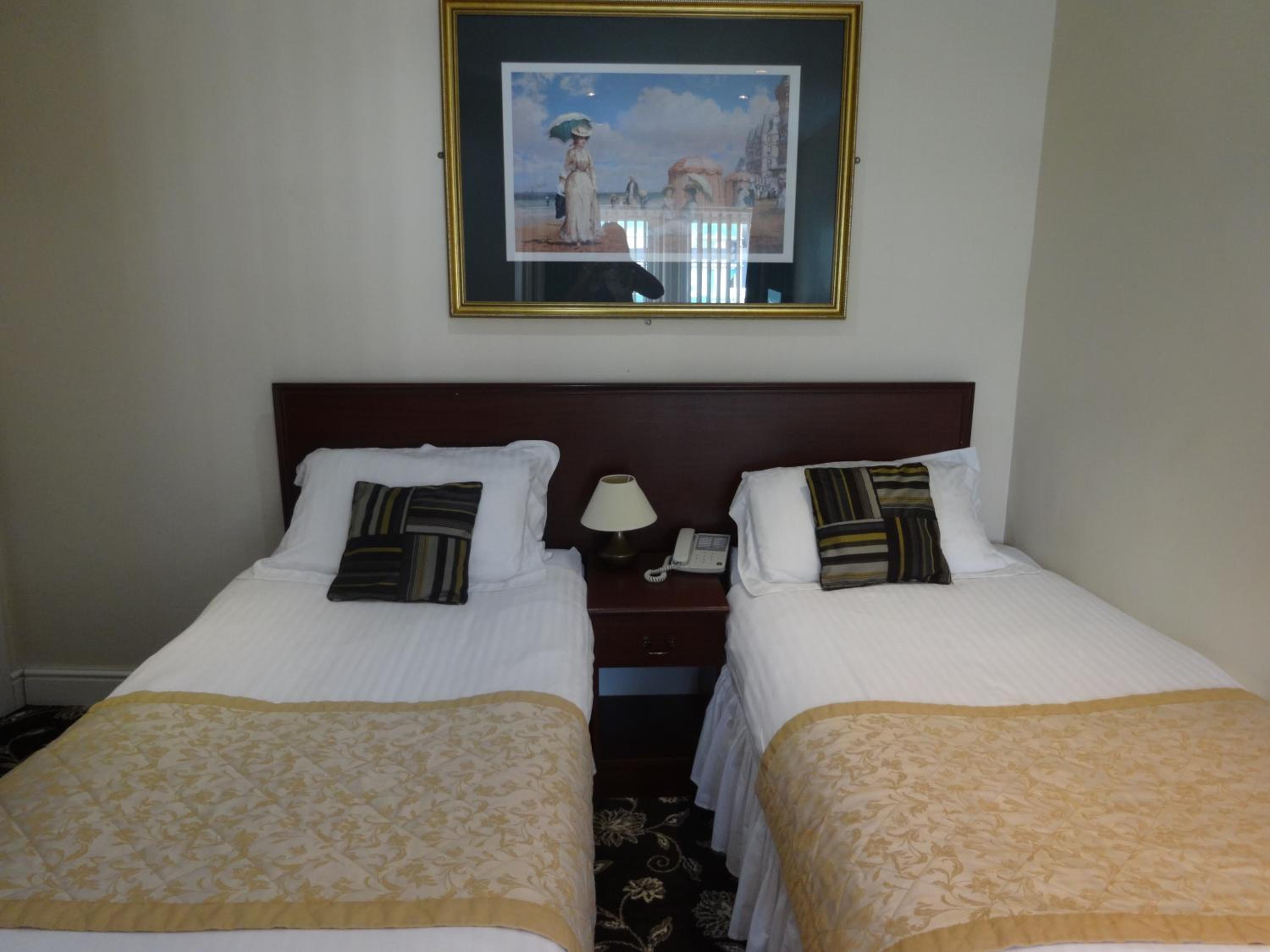 Twin Room - Photo 4