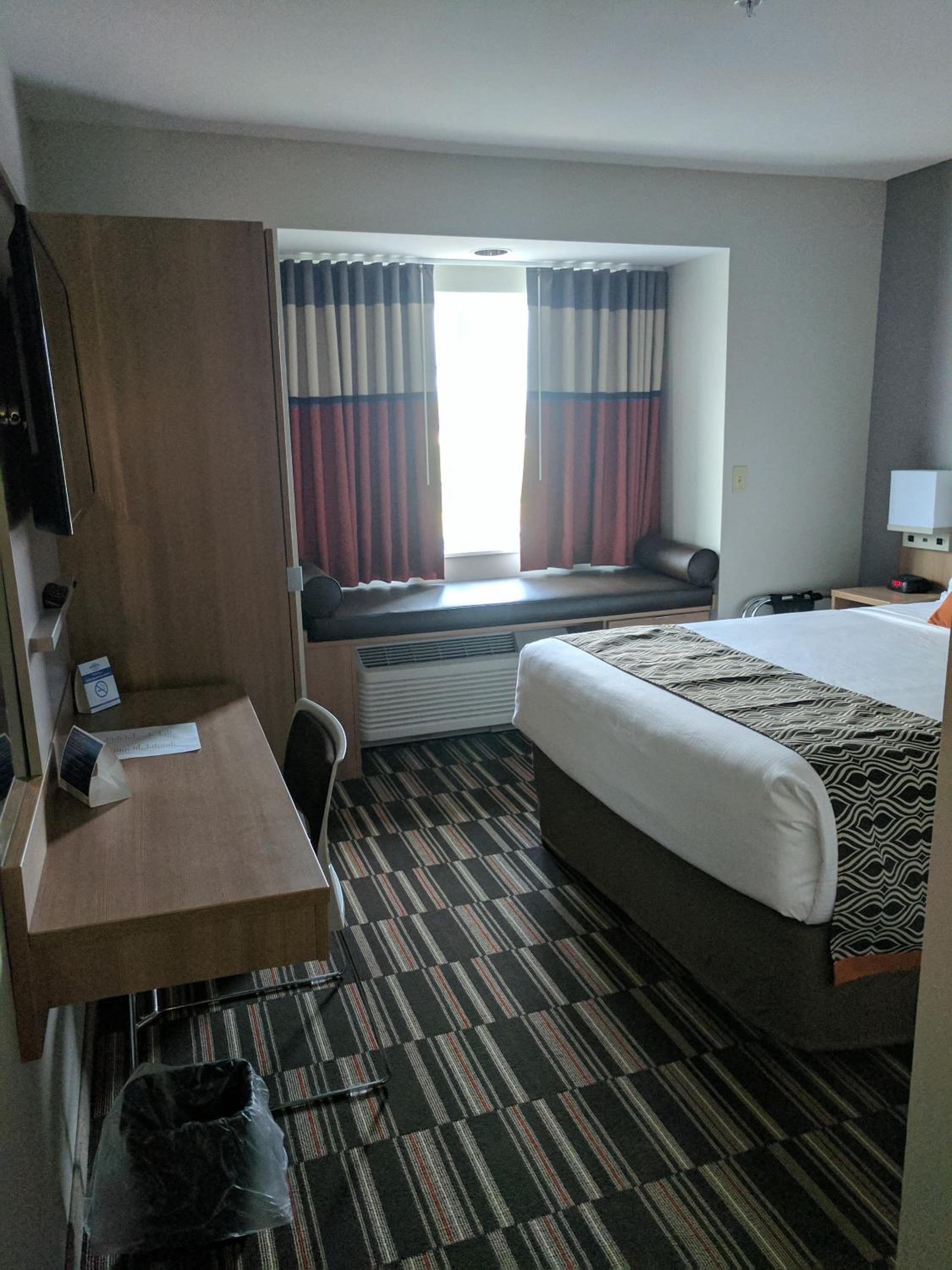 Queen Room - Pet Friendly/Non-Smoking