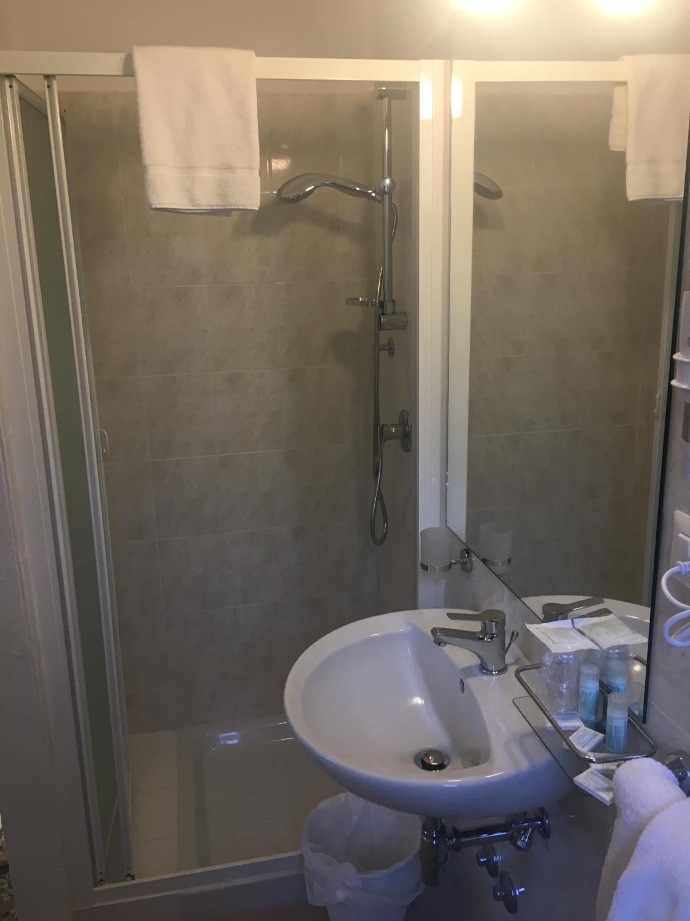 Double or Twin Room with Garden View photo 2