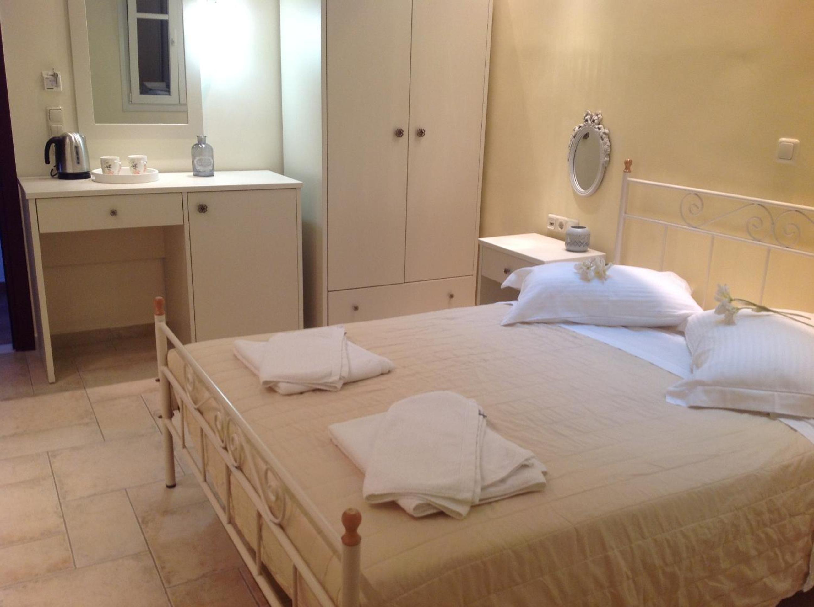 Studio Apartment - Photo 4