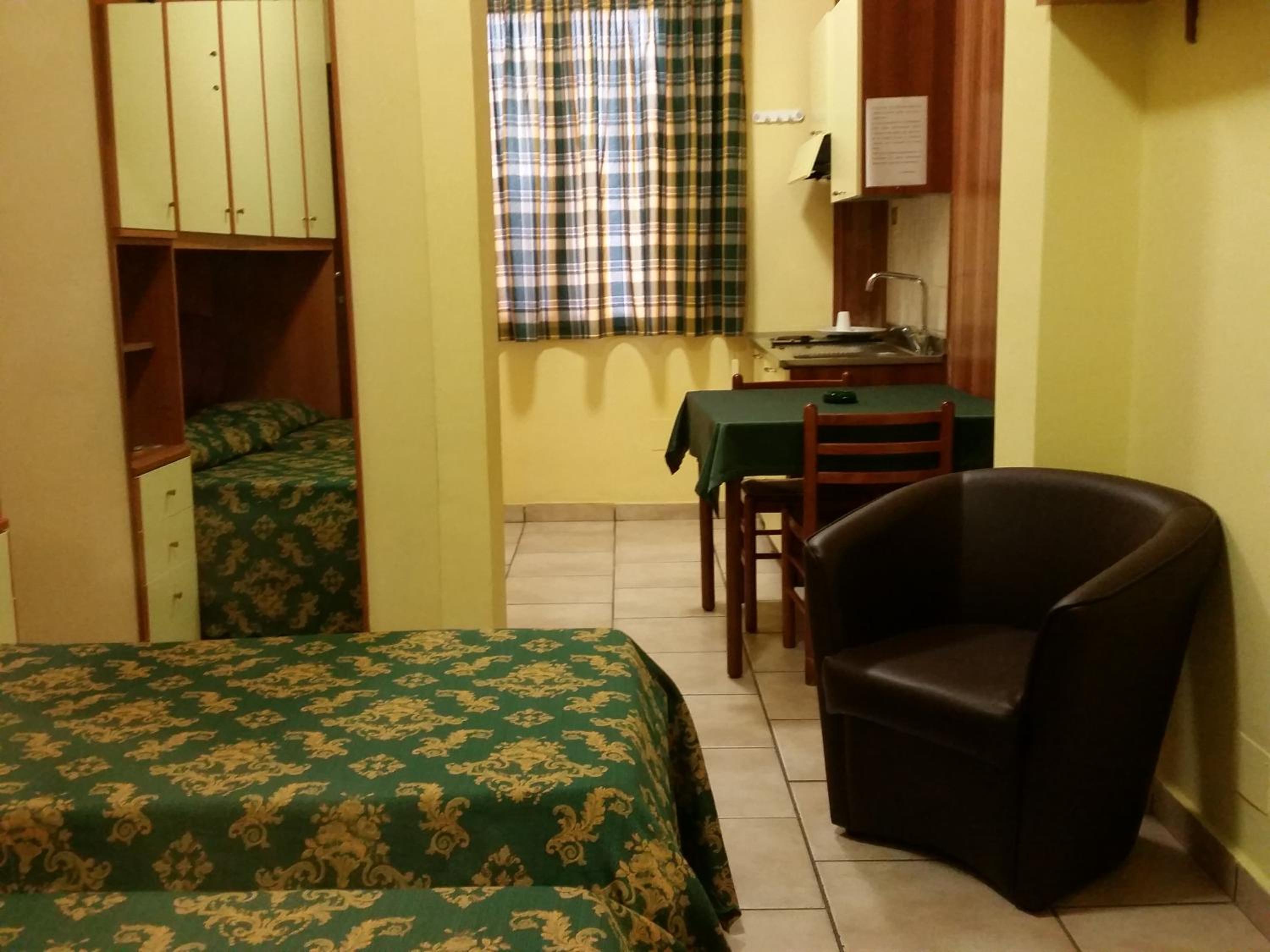Twin Room - Photo 2