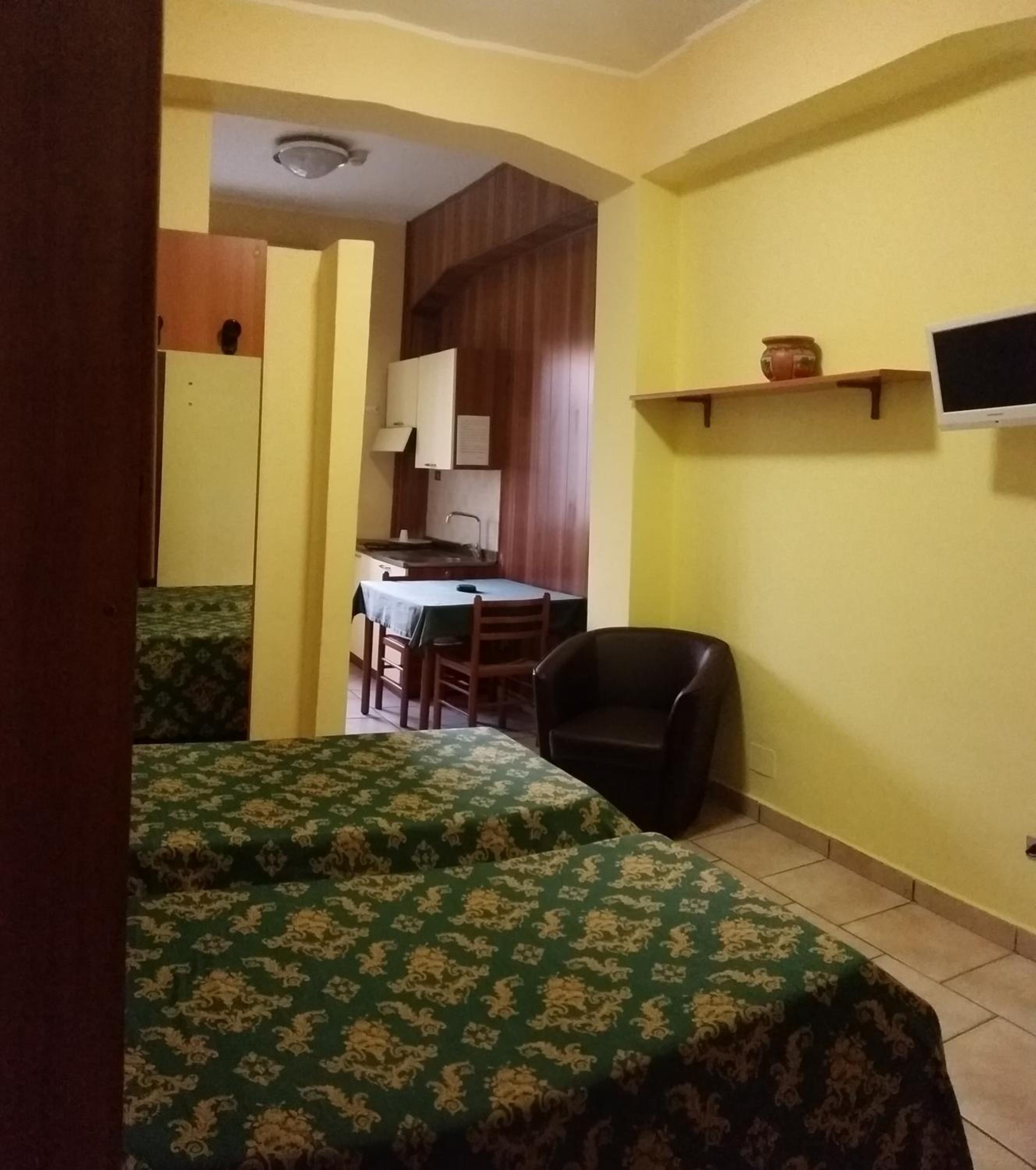Twin Room - Photo 1