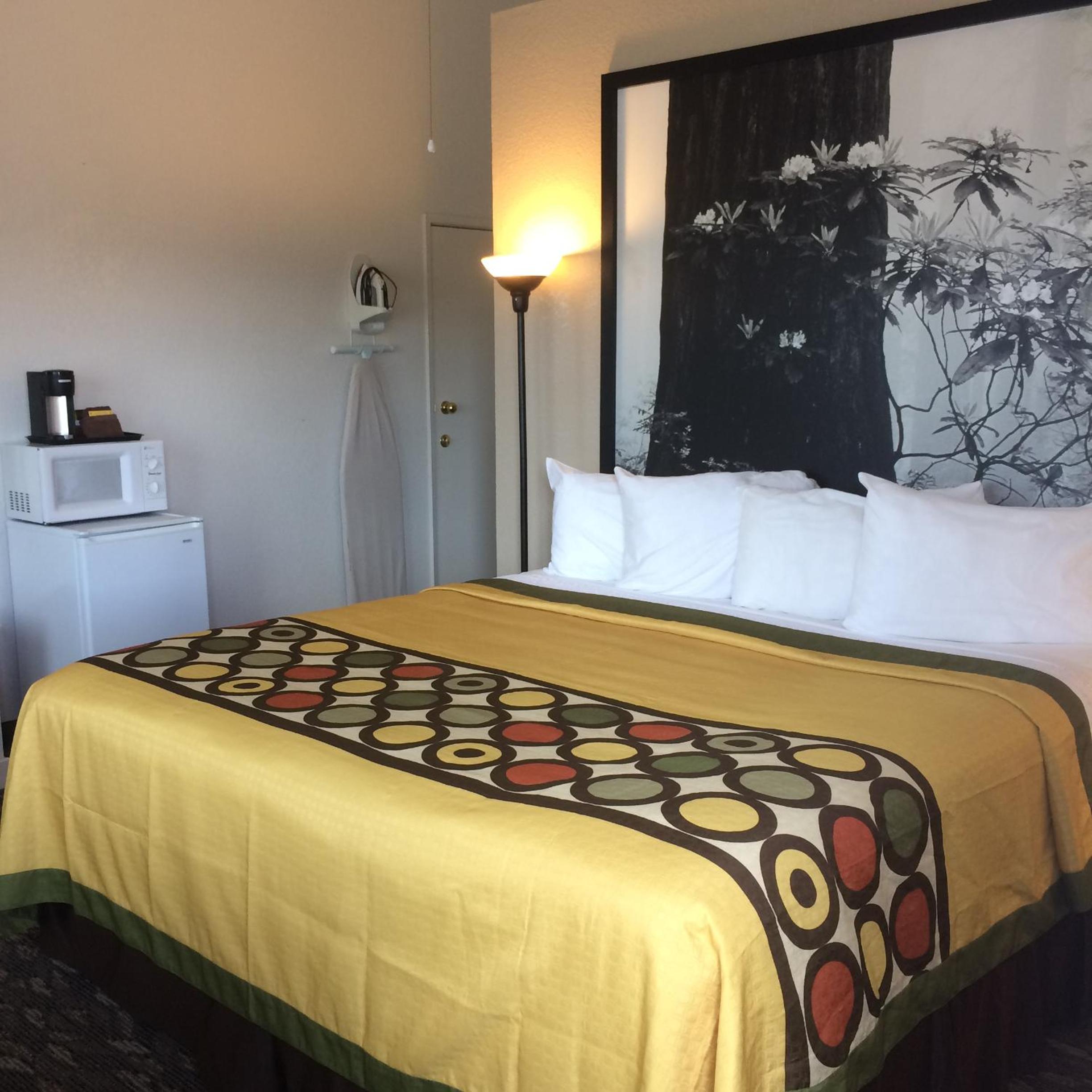 King Room - Non-Smoking - Photo 5