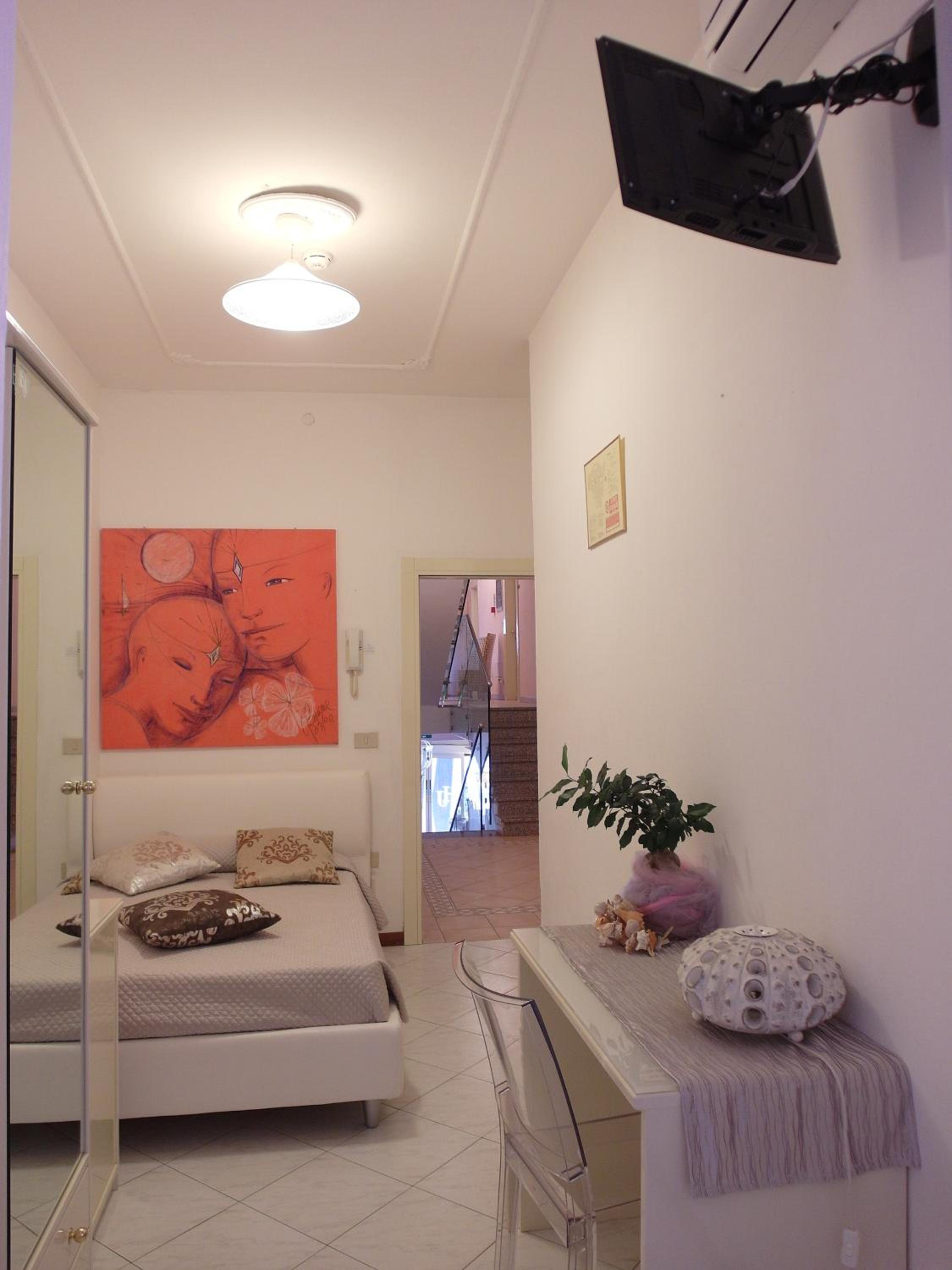Single Room photo 3