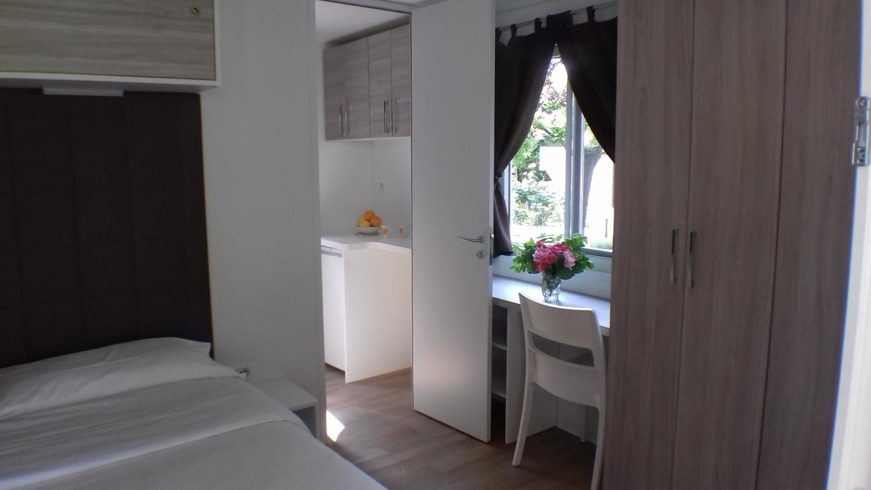 Mobile Home (2 Adults + 1 Child) photo 2