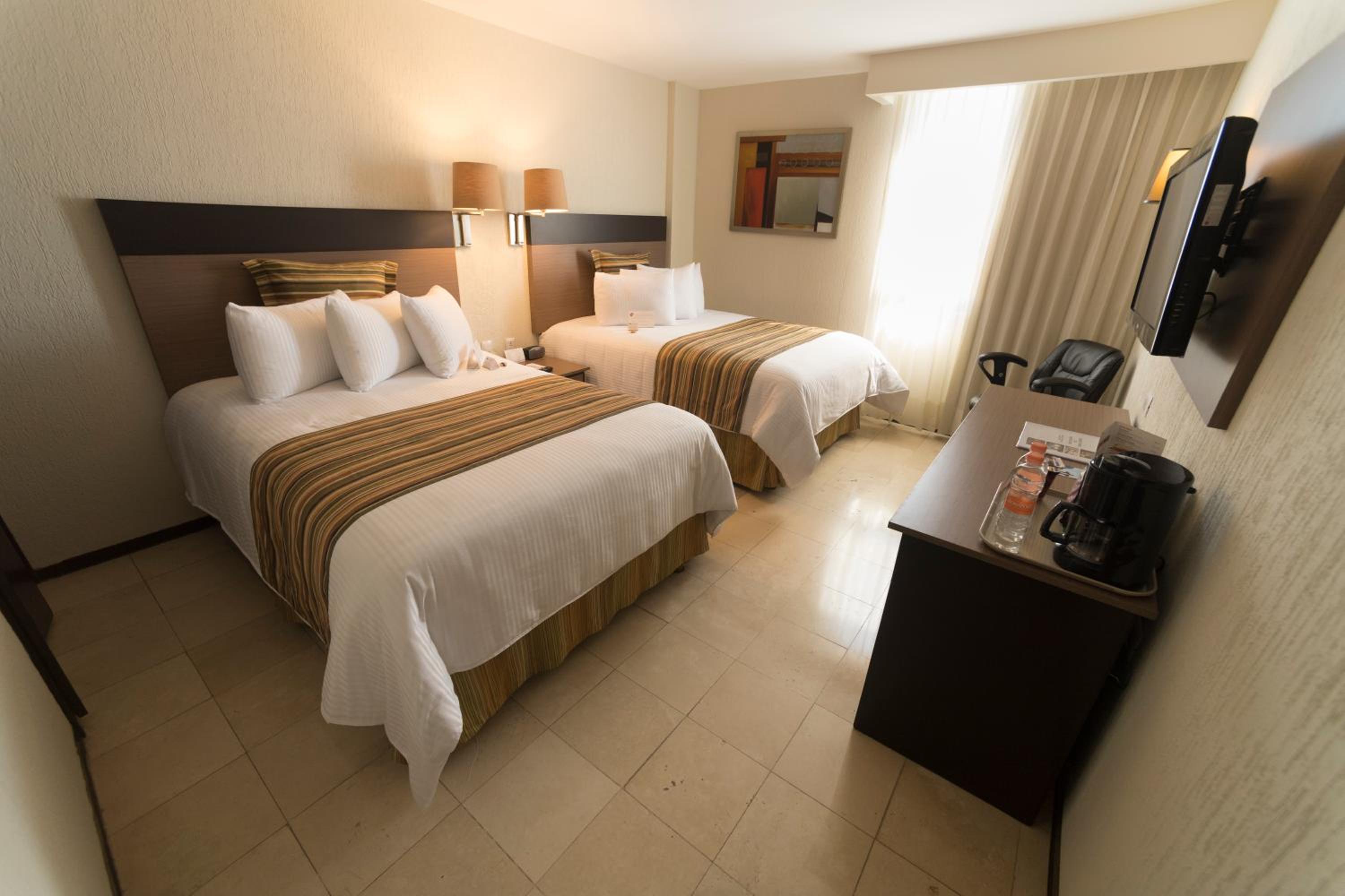 Double Room with Two Double Beds - Non-Smoking photo 3