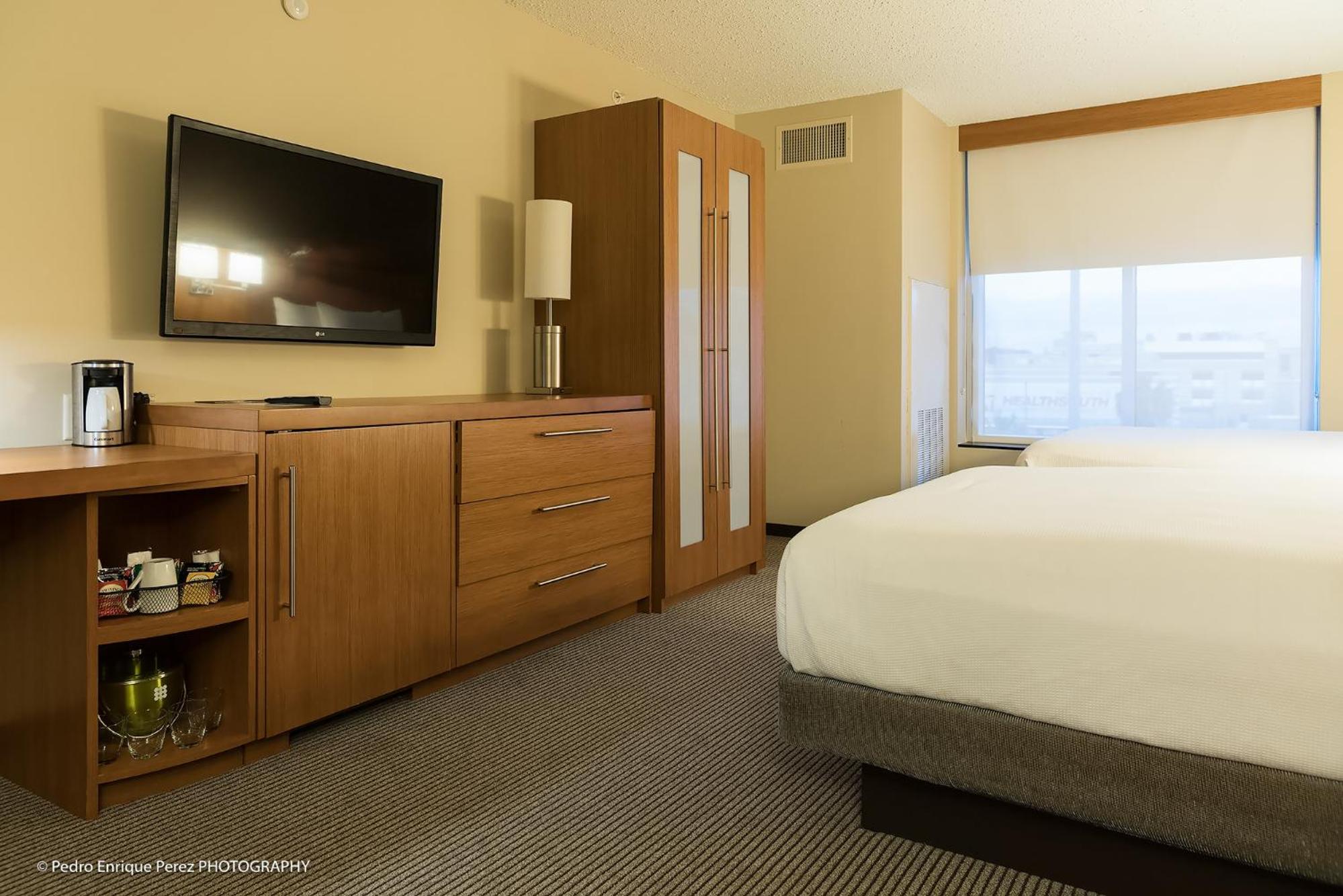Queen Room with Two Queen Beds and Sofa Bed - High Floor