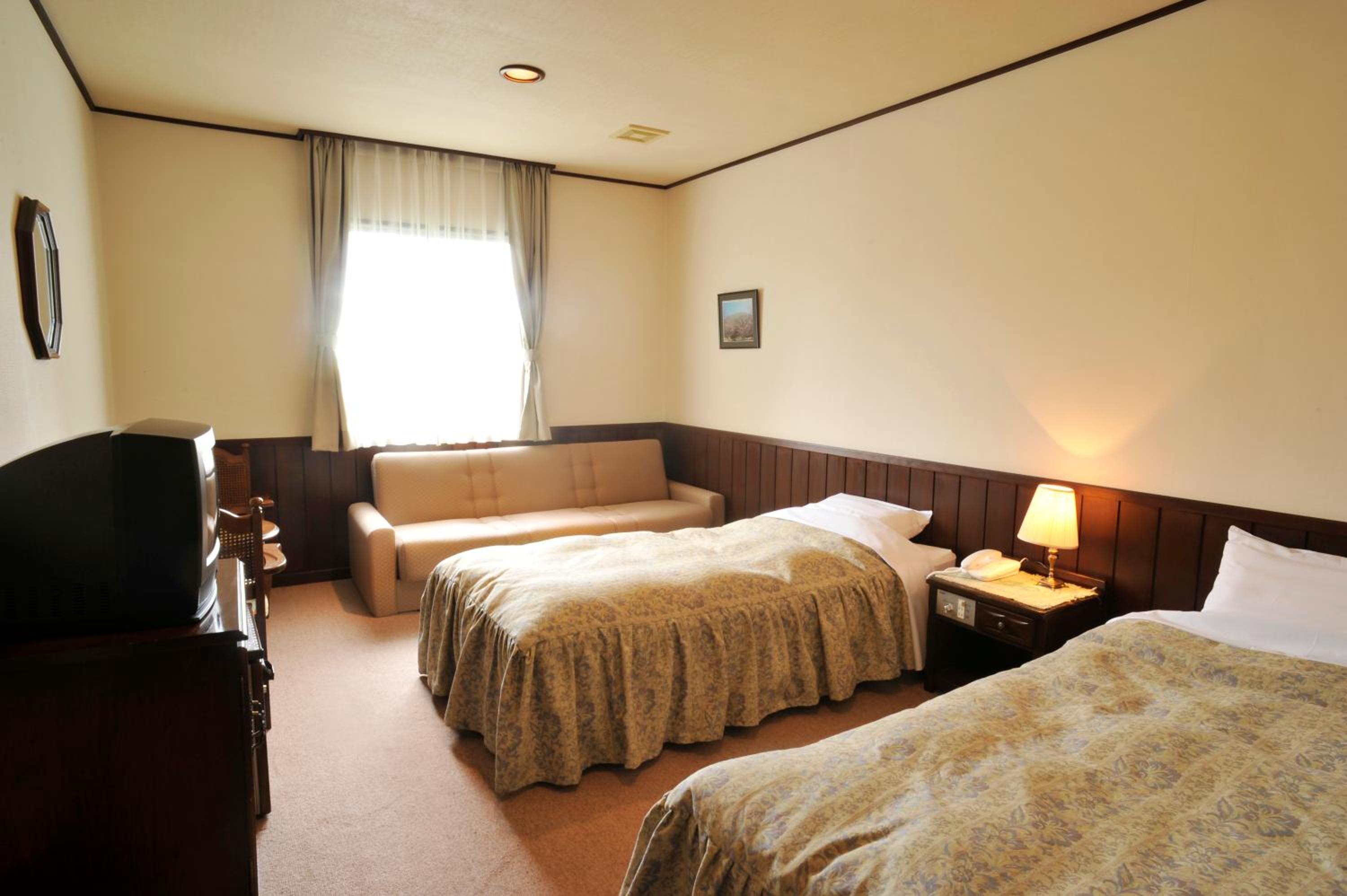 Twin Room - Photo 2
