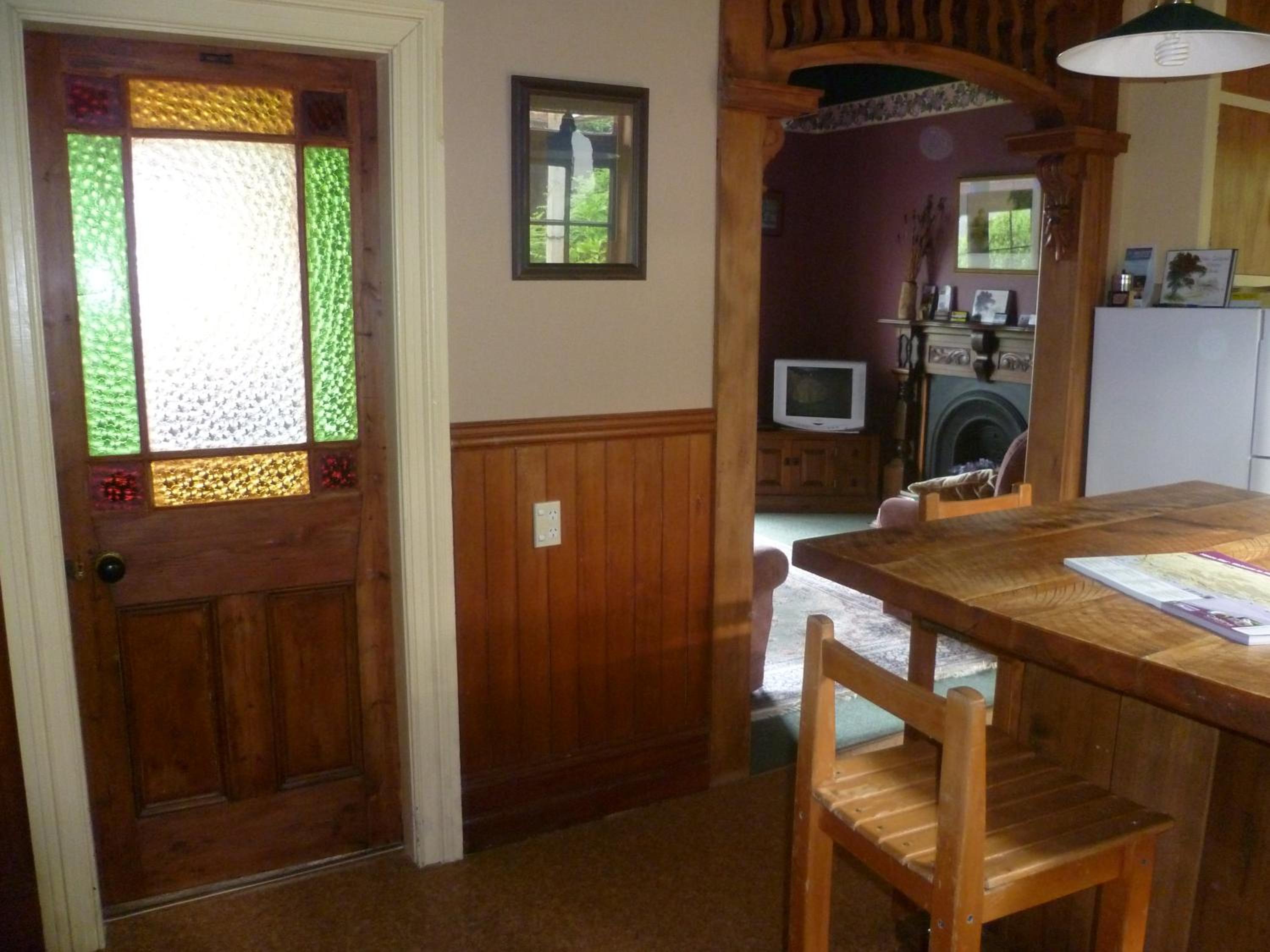 Two-Bedroom Cottage with Private Bathroom - The Bottom House photo 3