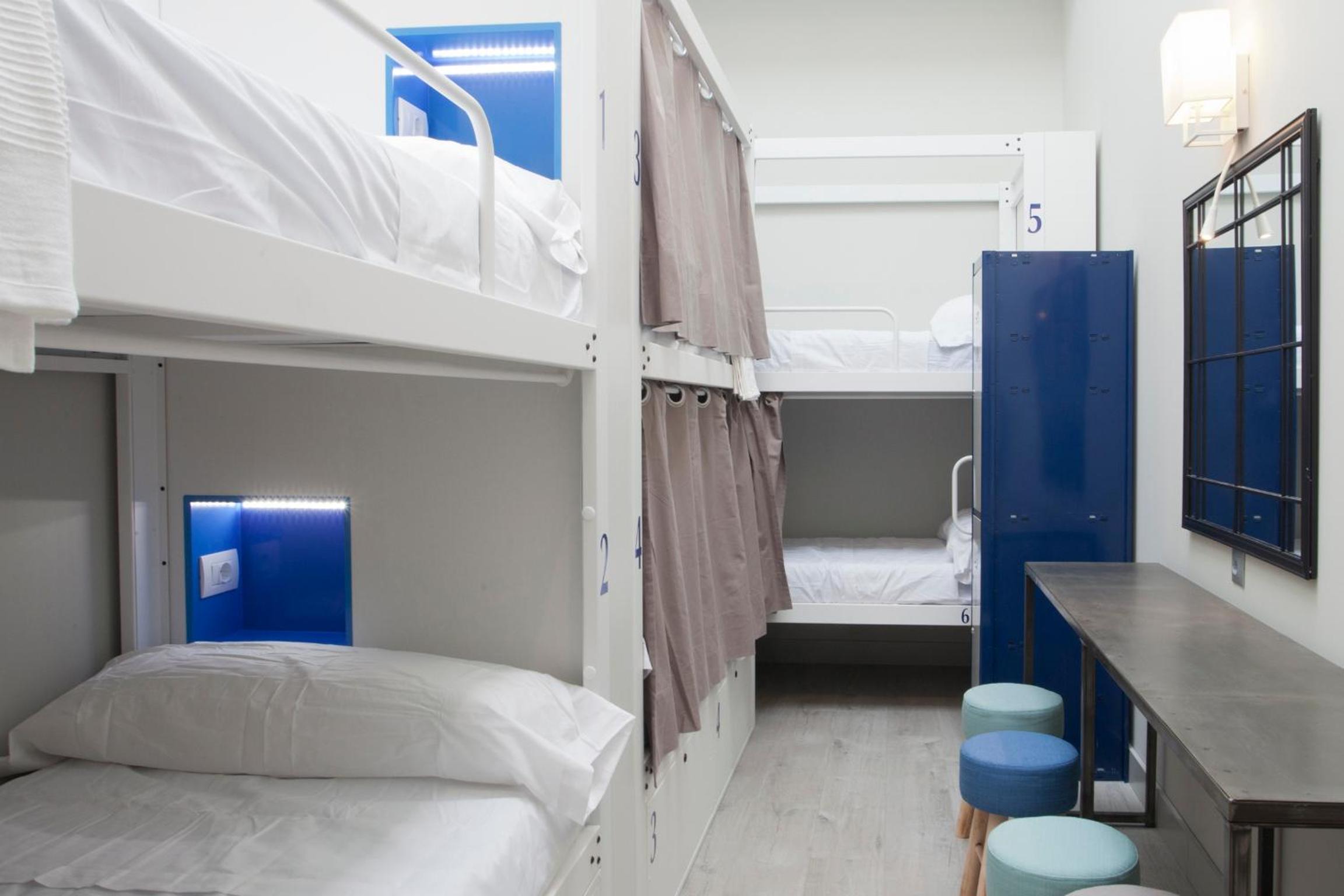 Cama en Habitación Compartida Femenina de 6 Camas