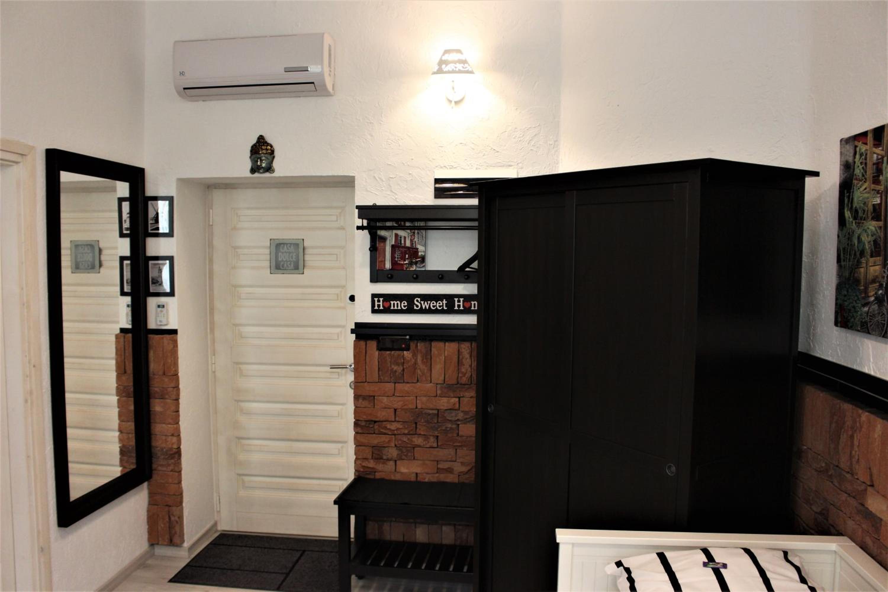 Studio Apartment - Photo 76