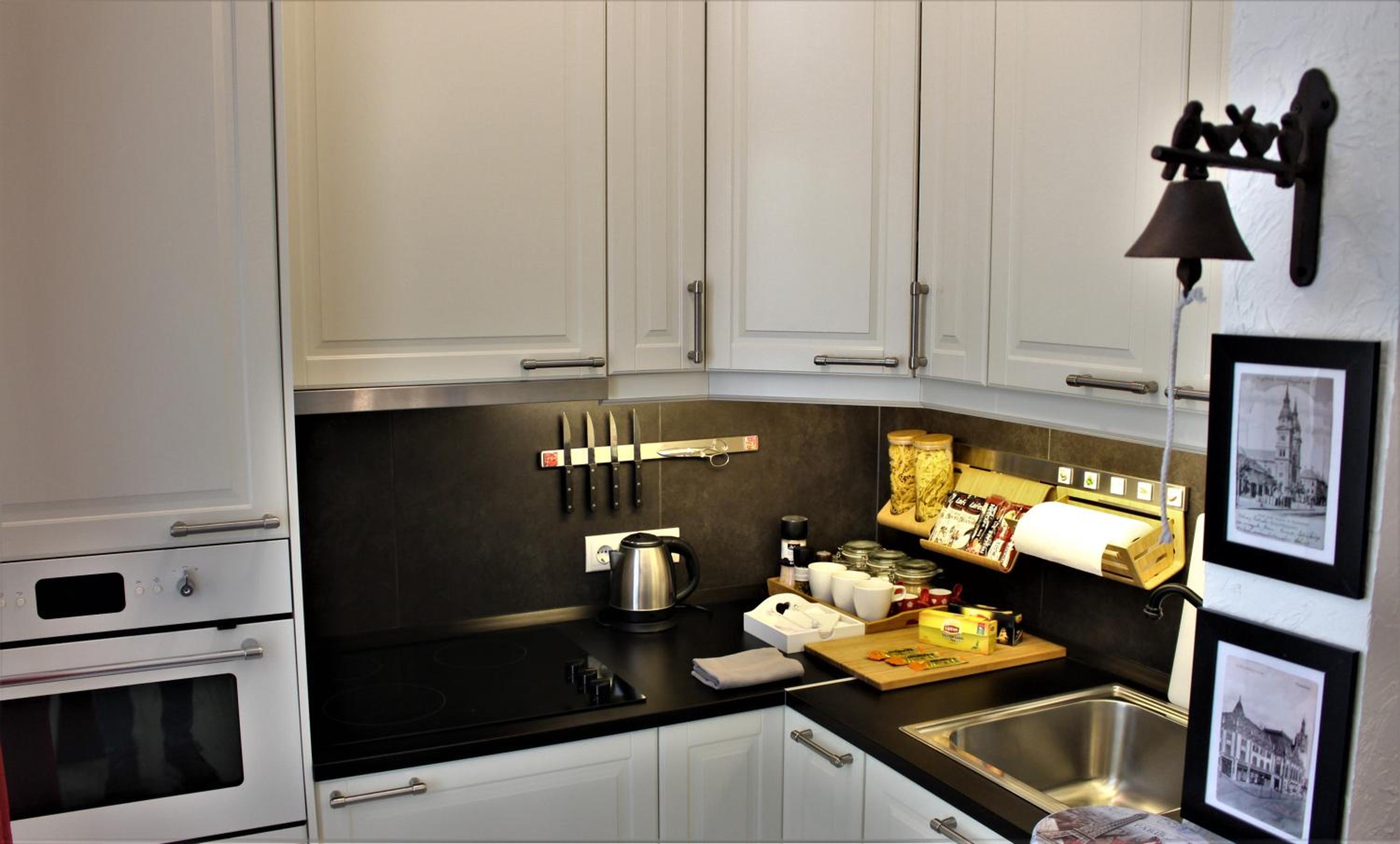 Studio Apartment - Photo 8