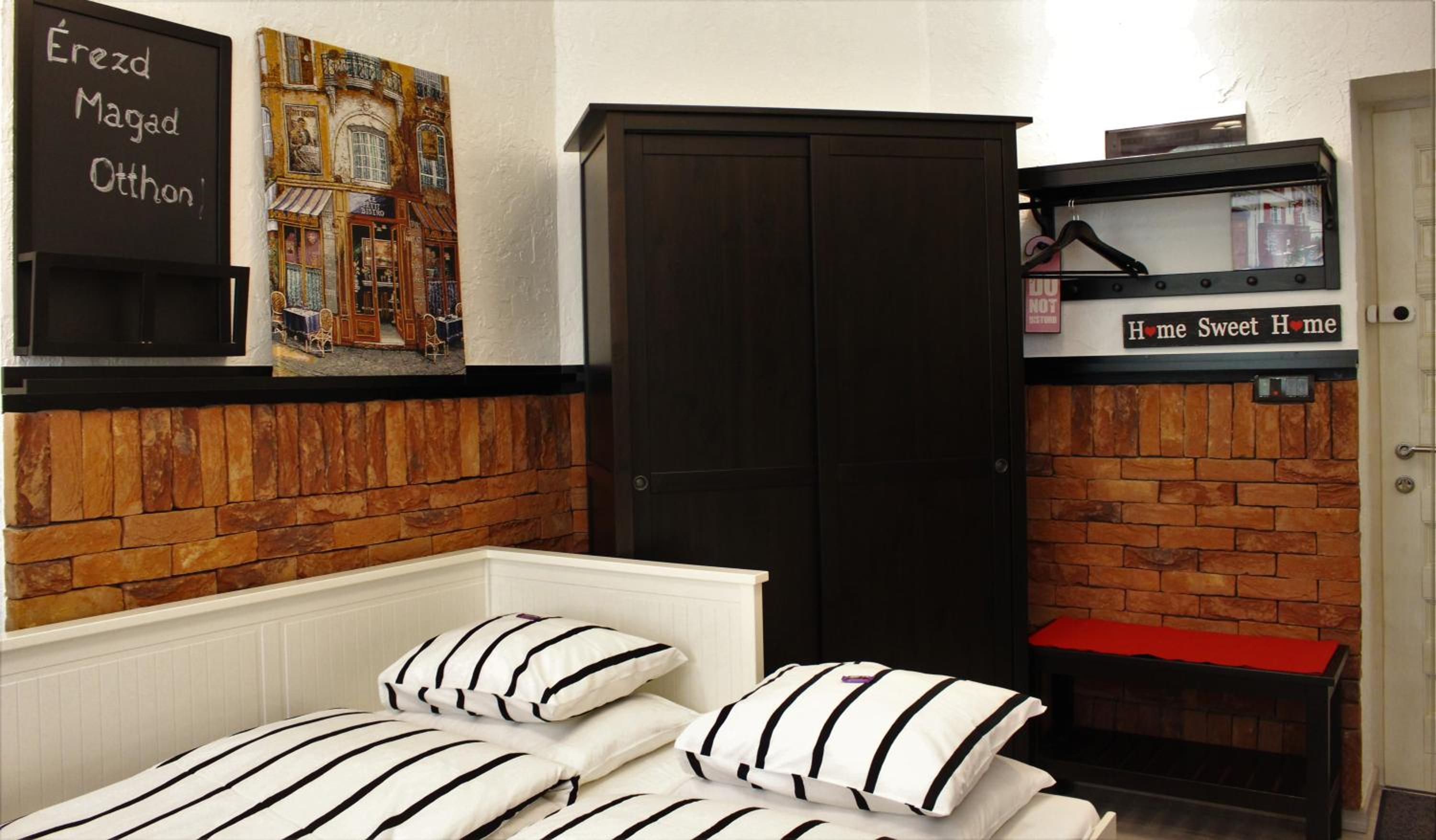 Studio Apartment - Photo 16