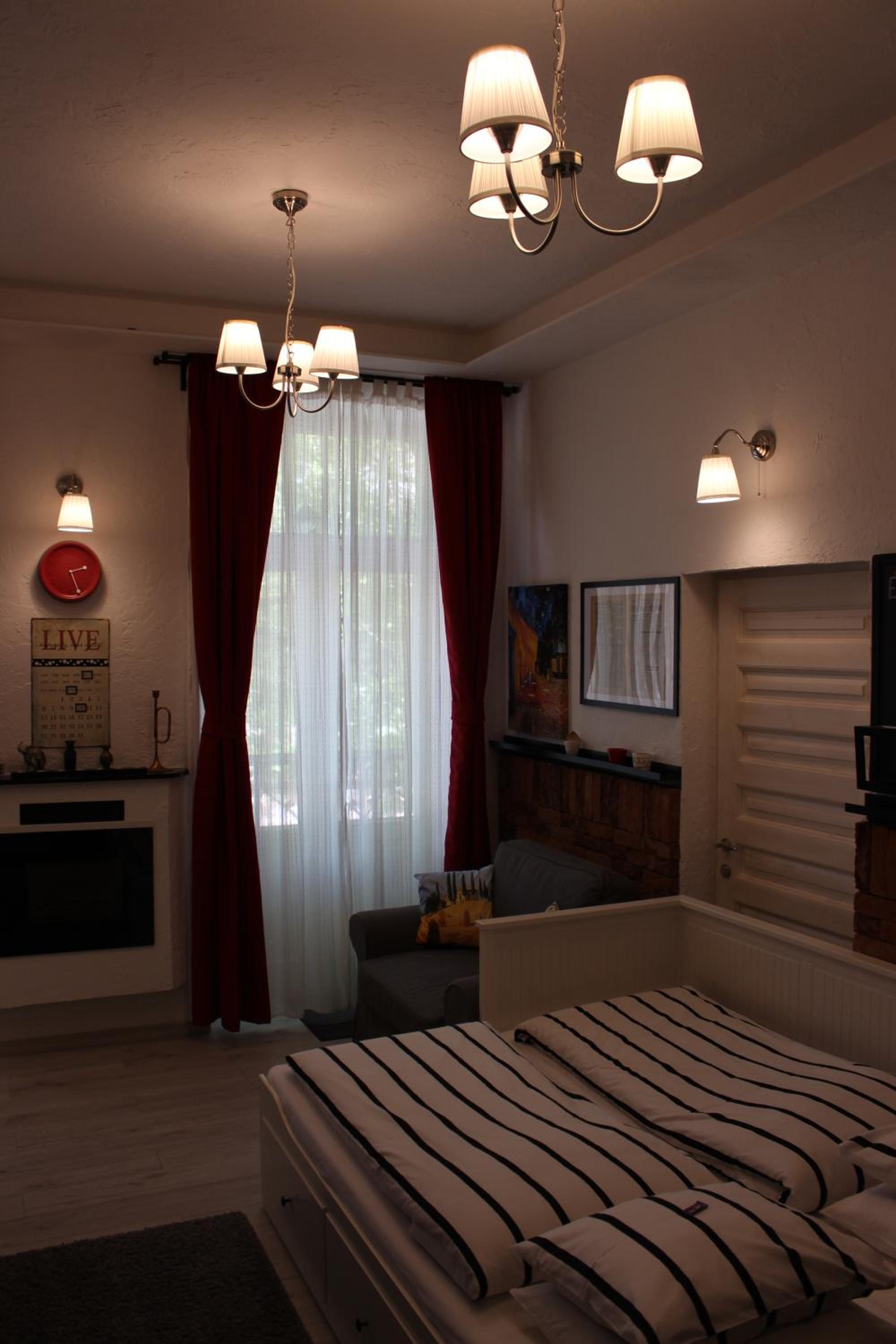 Studio Apartment - Photo 29