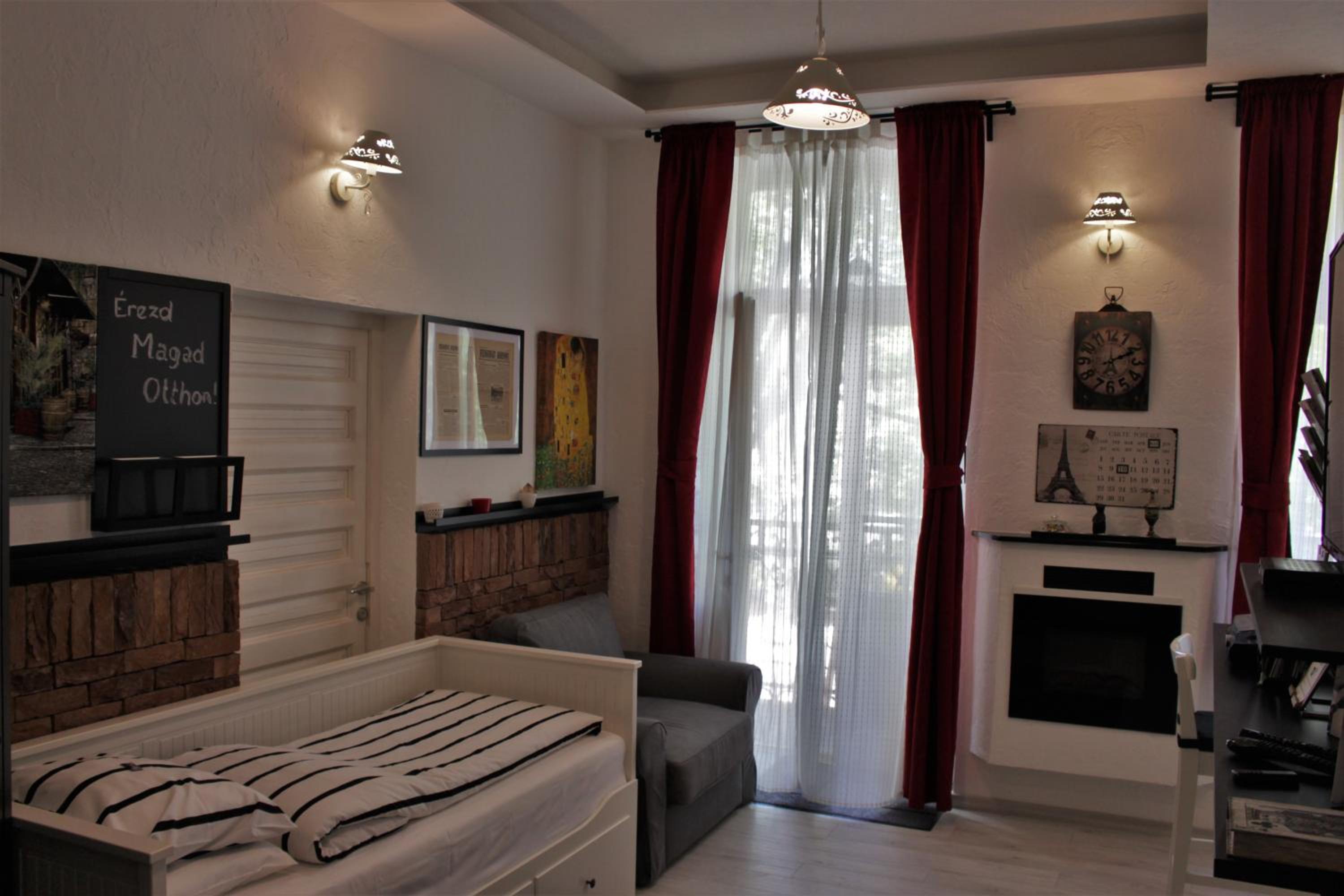 Studio Apartment - Photo 12