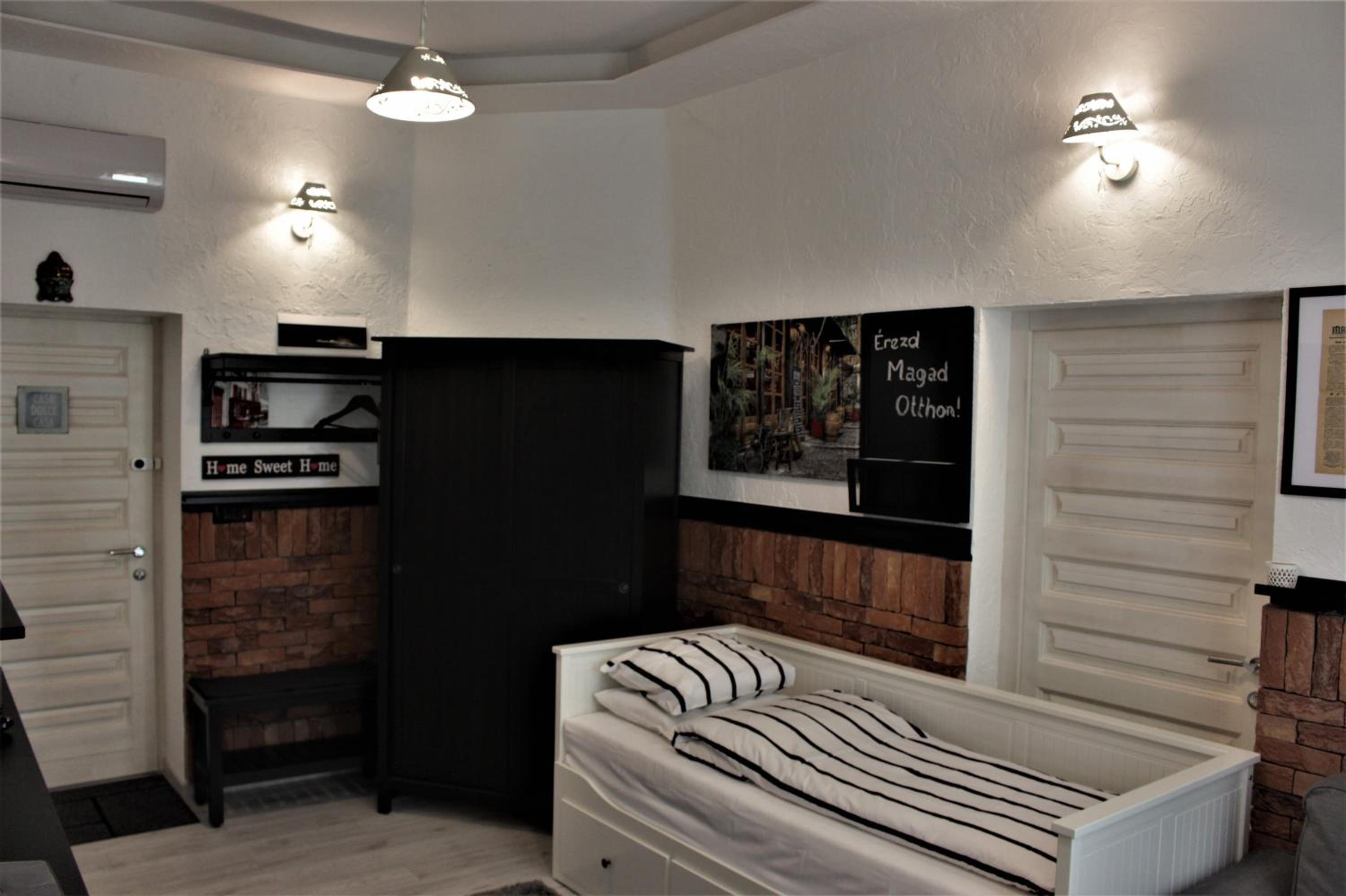 Studio Apartment - Photo 21