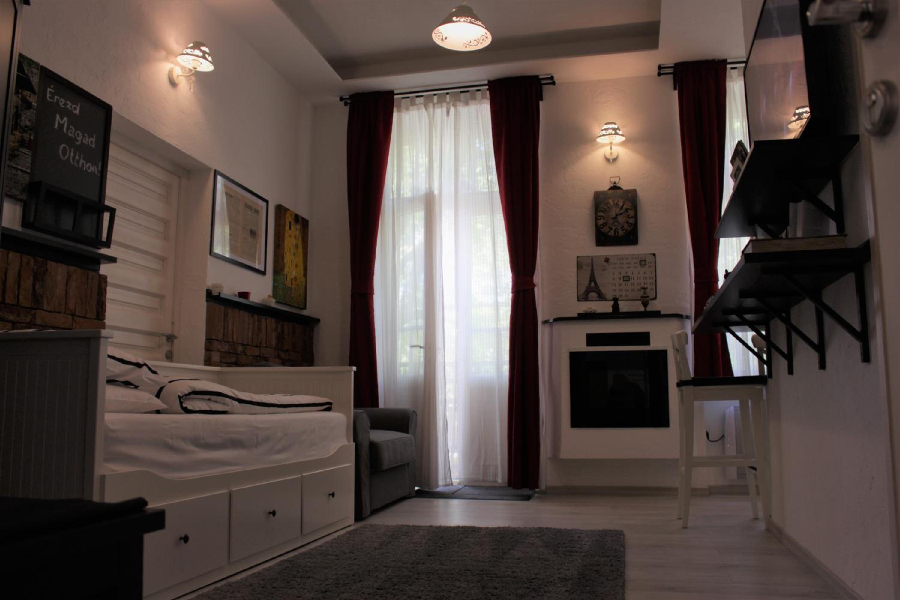 Studio Apartment - Photo 3