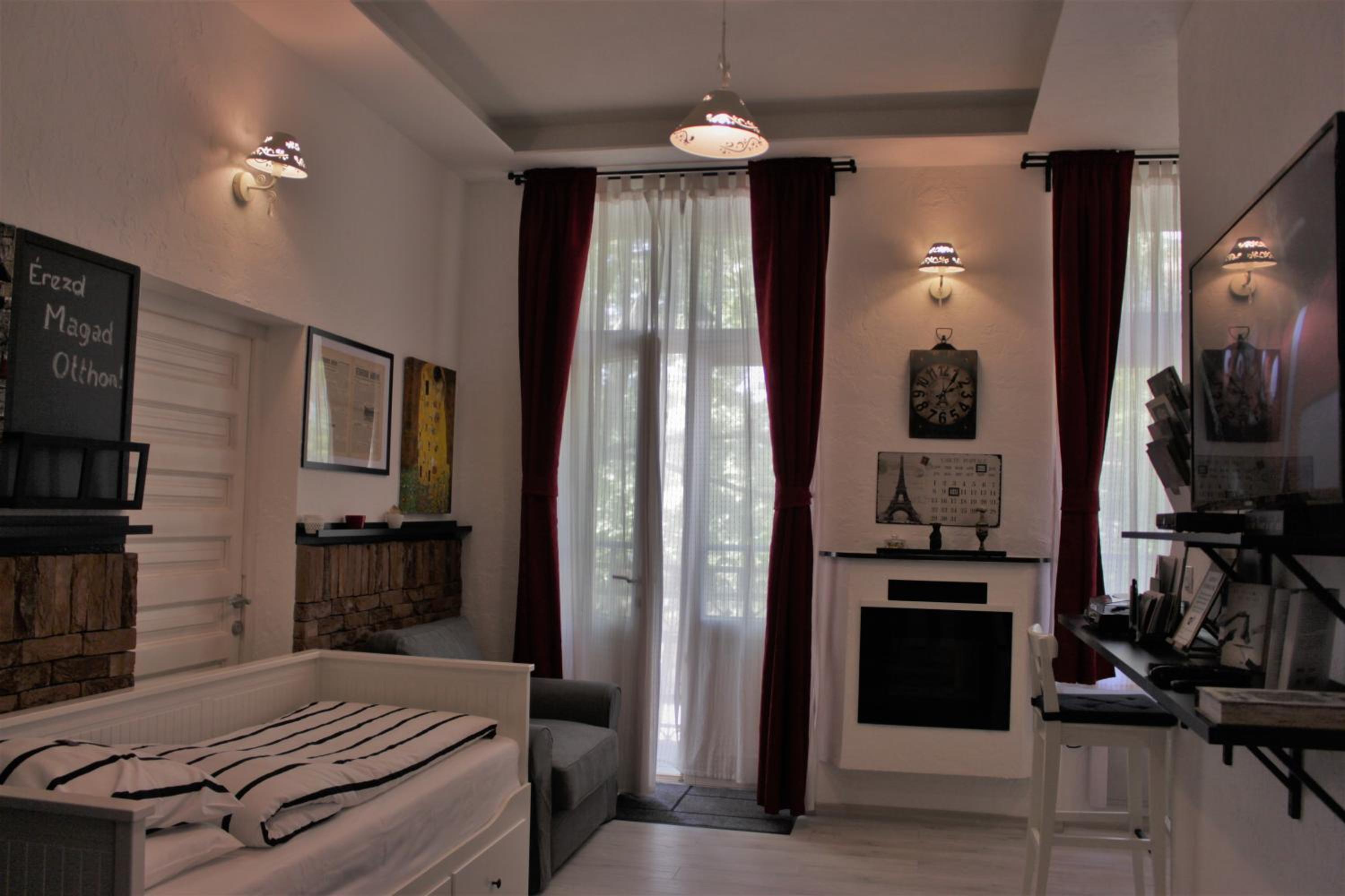 Studio Apartment - Photo 14