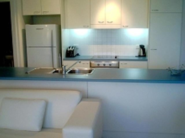 Deluxe Two-Bedroom Apartment with Marina View photo 3