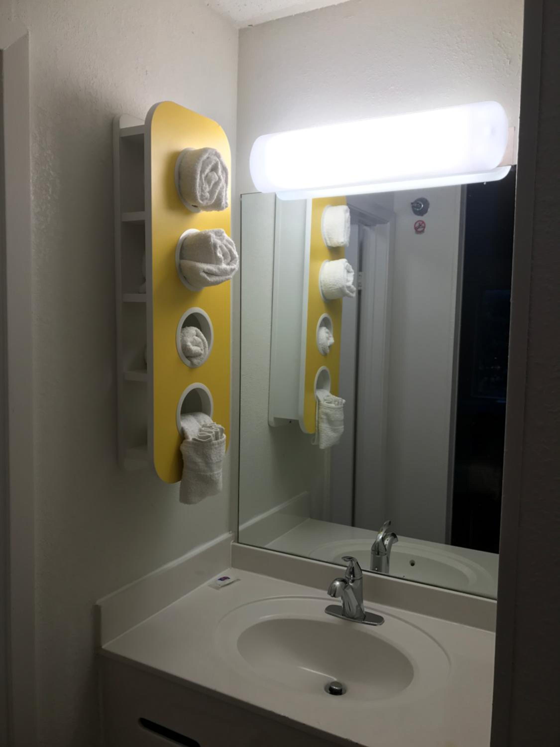 Queen Room - Disability Access - Non-Smoking - Photo 3