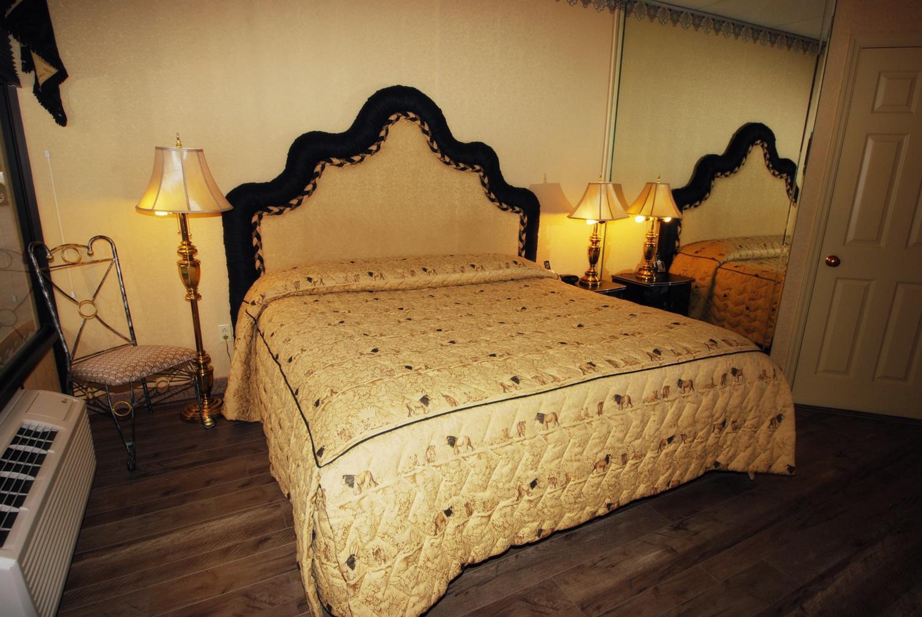Deluxe King Room with Spa Bath - Ground Floor photo 3