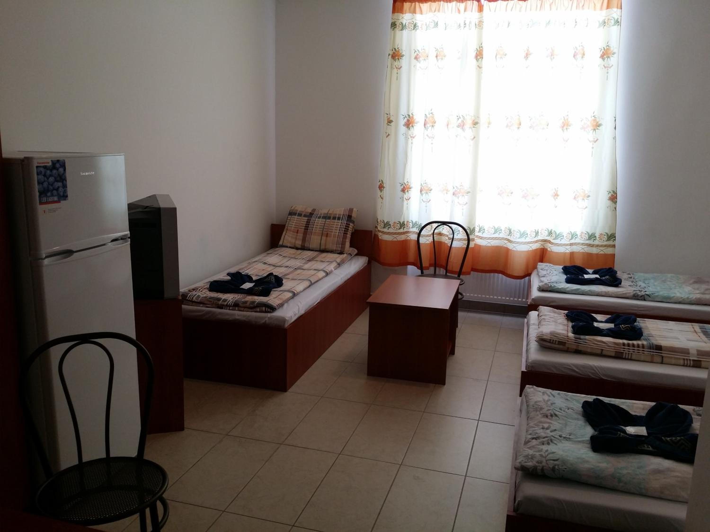 Quadruple Room - Photo 2