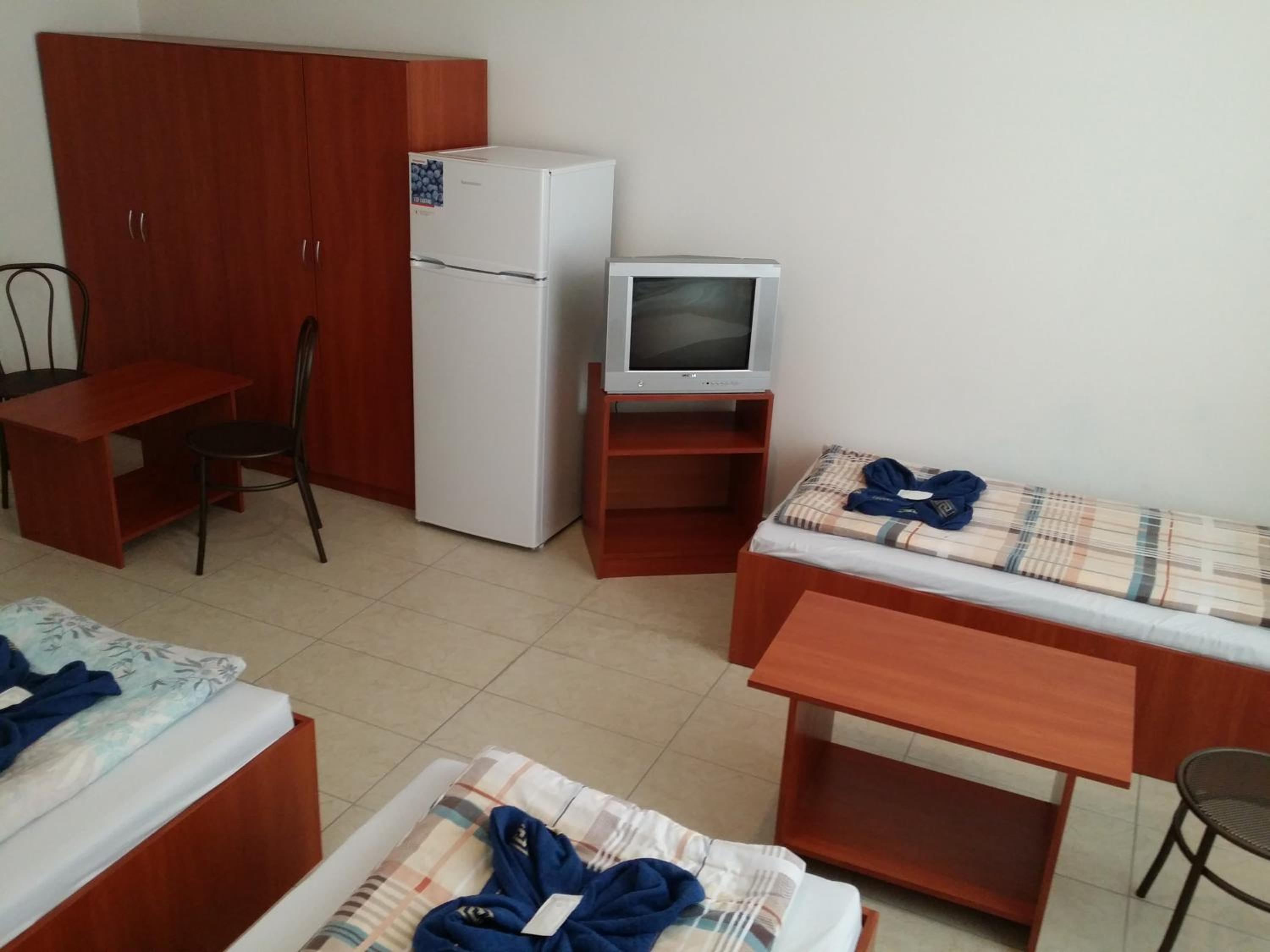 Quadruple Room - Photo 1