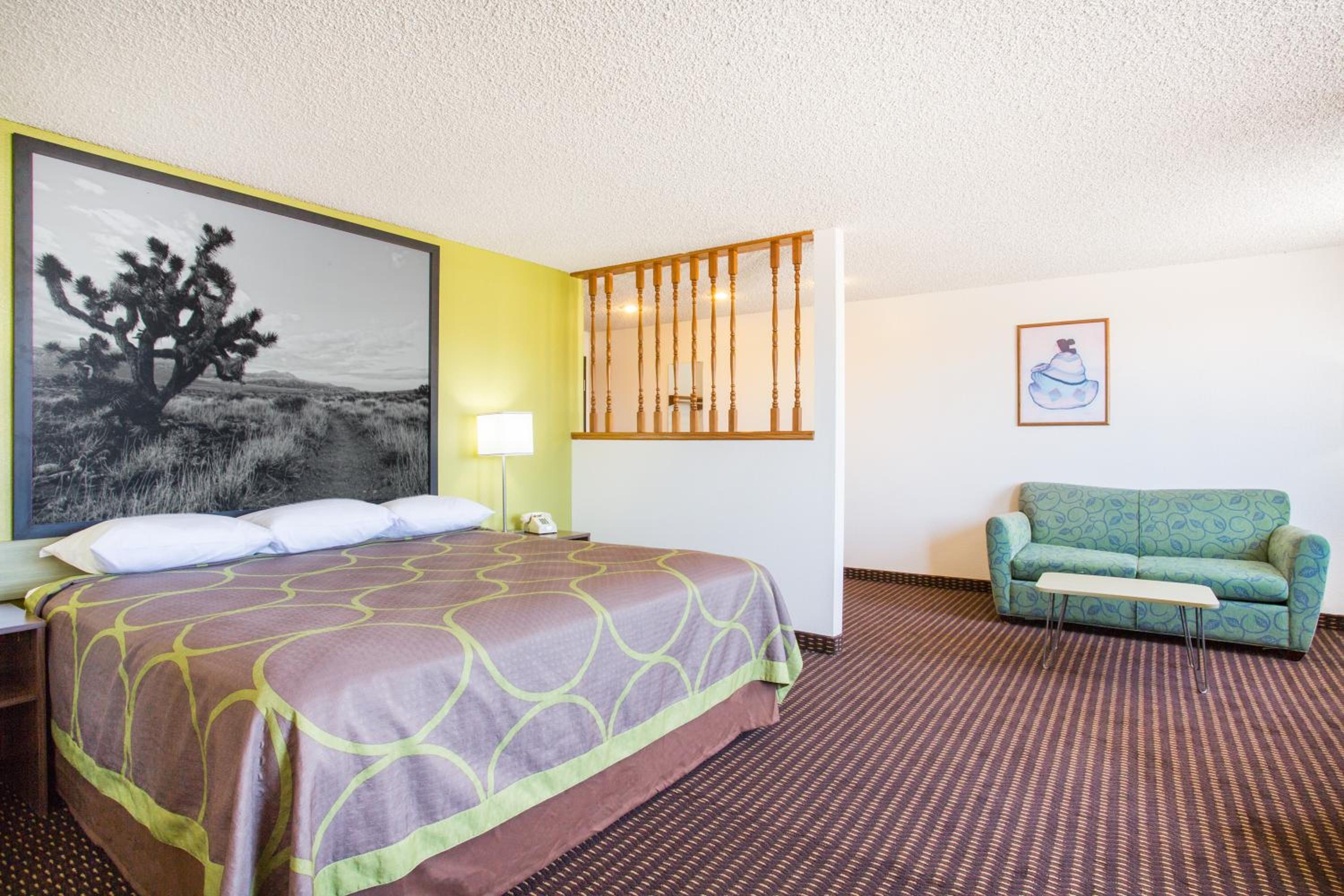 Deluxe King Suite - Photo 2