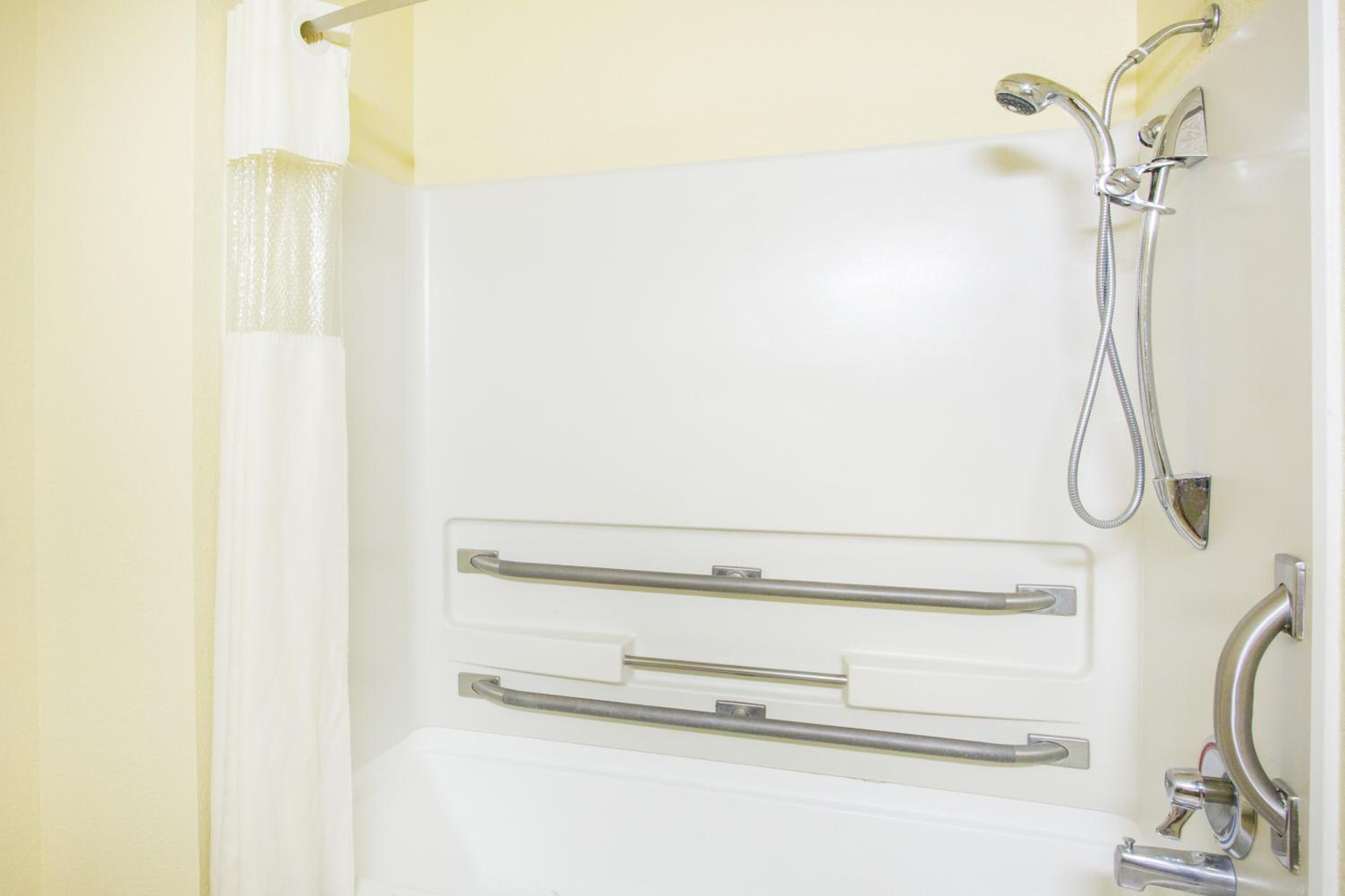 Queen Room - Disability Access/Non-Smoking - Photo 4